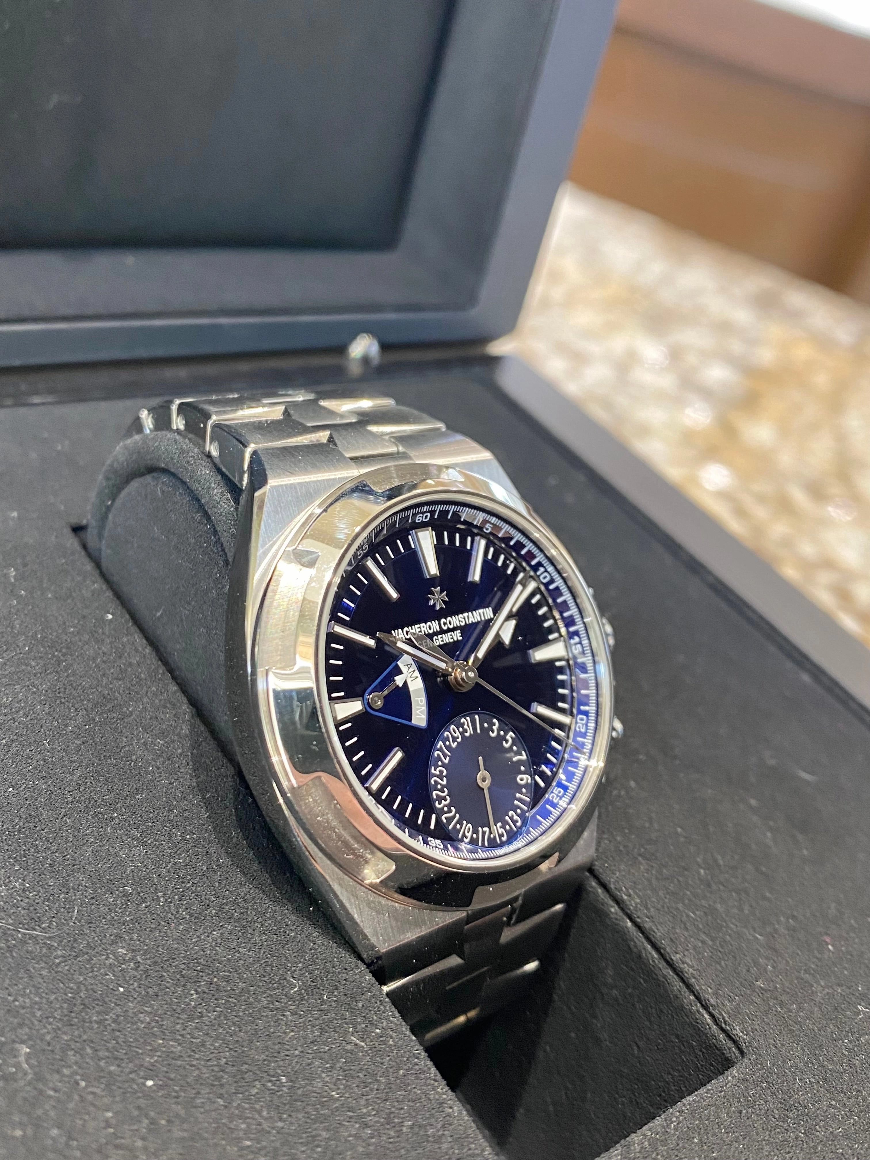 2023 Vacheron Constantin Overseas Dual Time 7900V