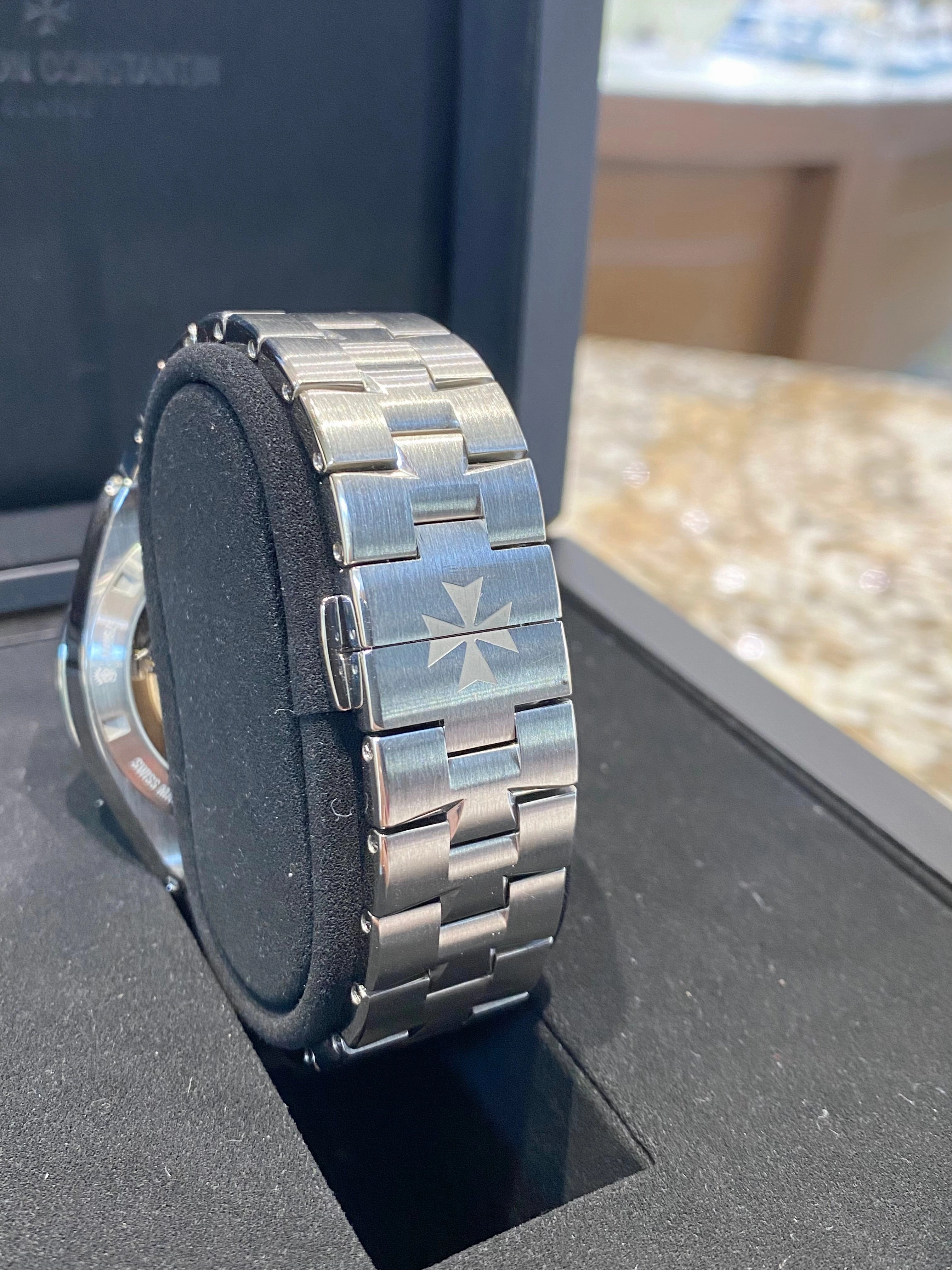 2023 Vacheron Constantin Overseas Dual Time 7900V