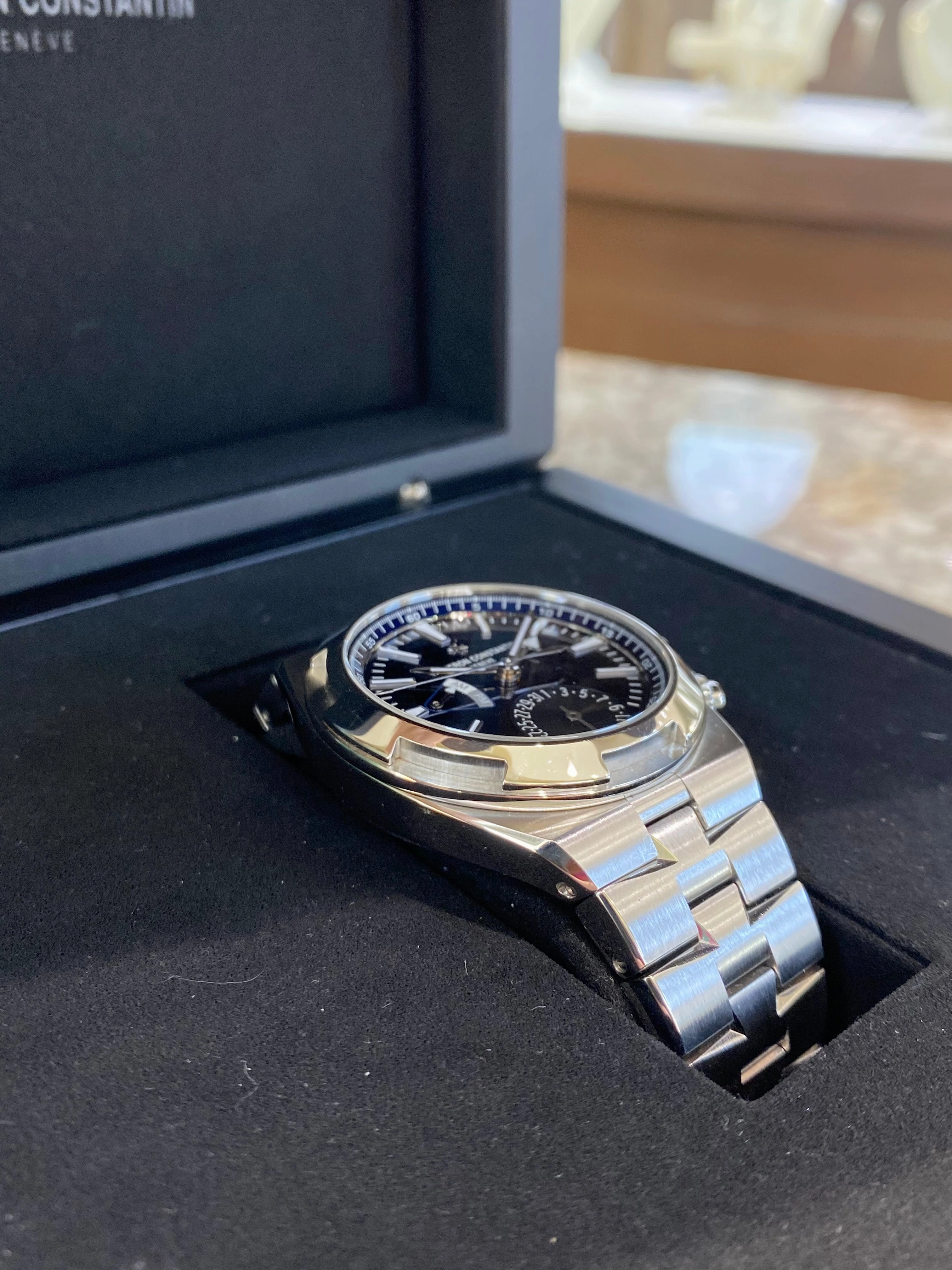 2023 Vacheron Constantin Overseas Dual Time 7900V
