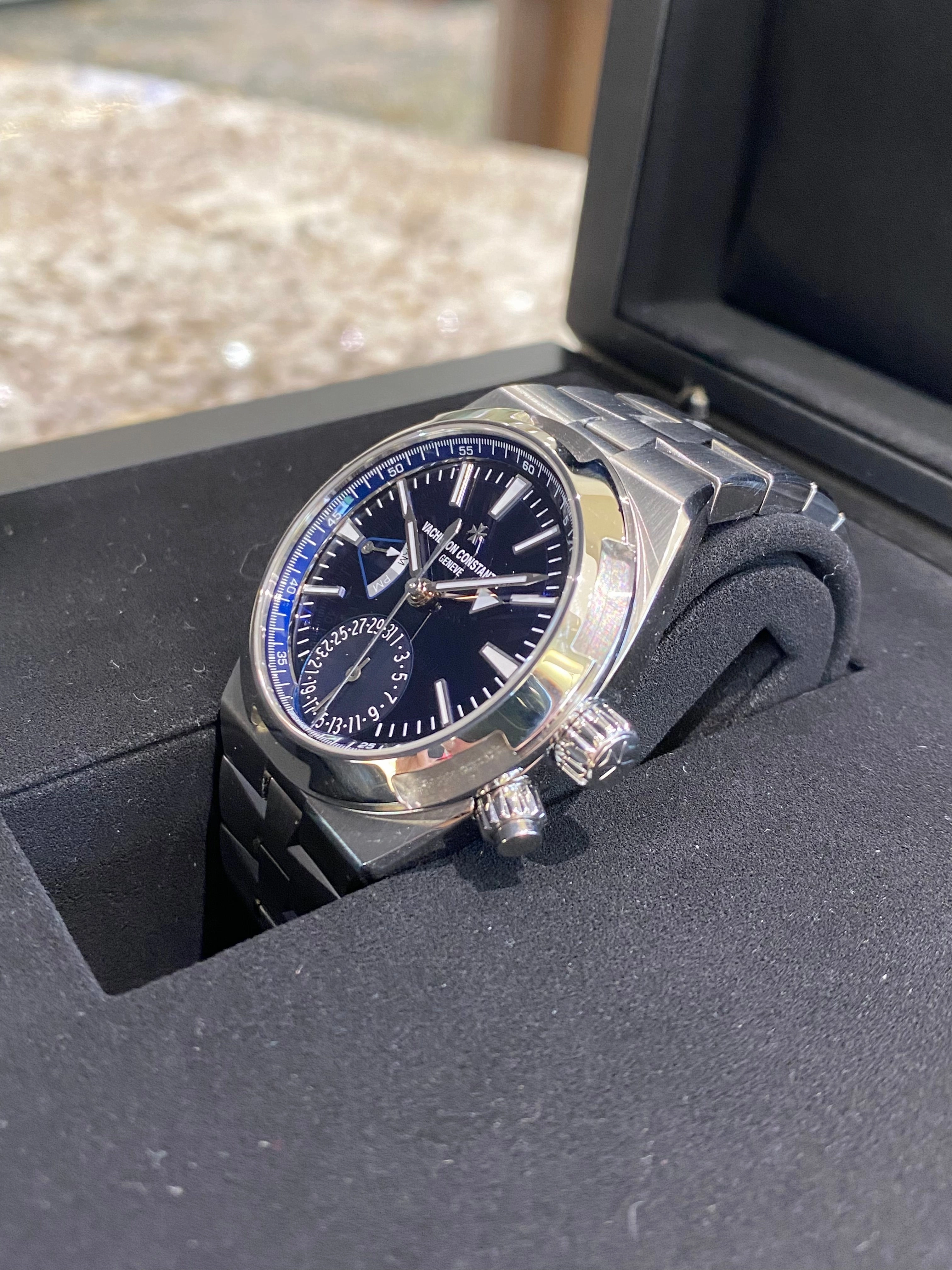 2023 Vacheron Constantin Overseas Dual Time 7900V