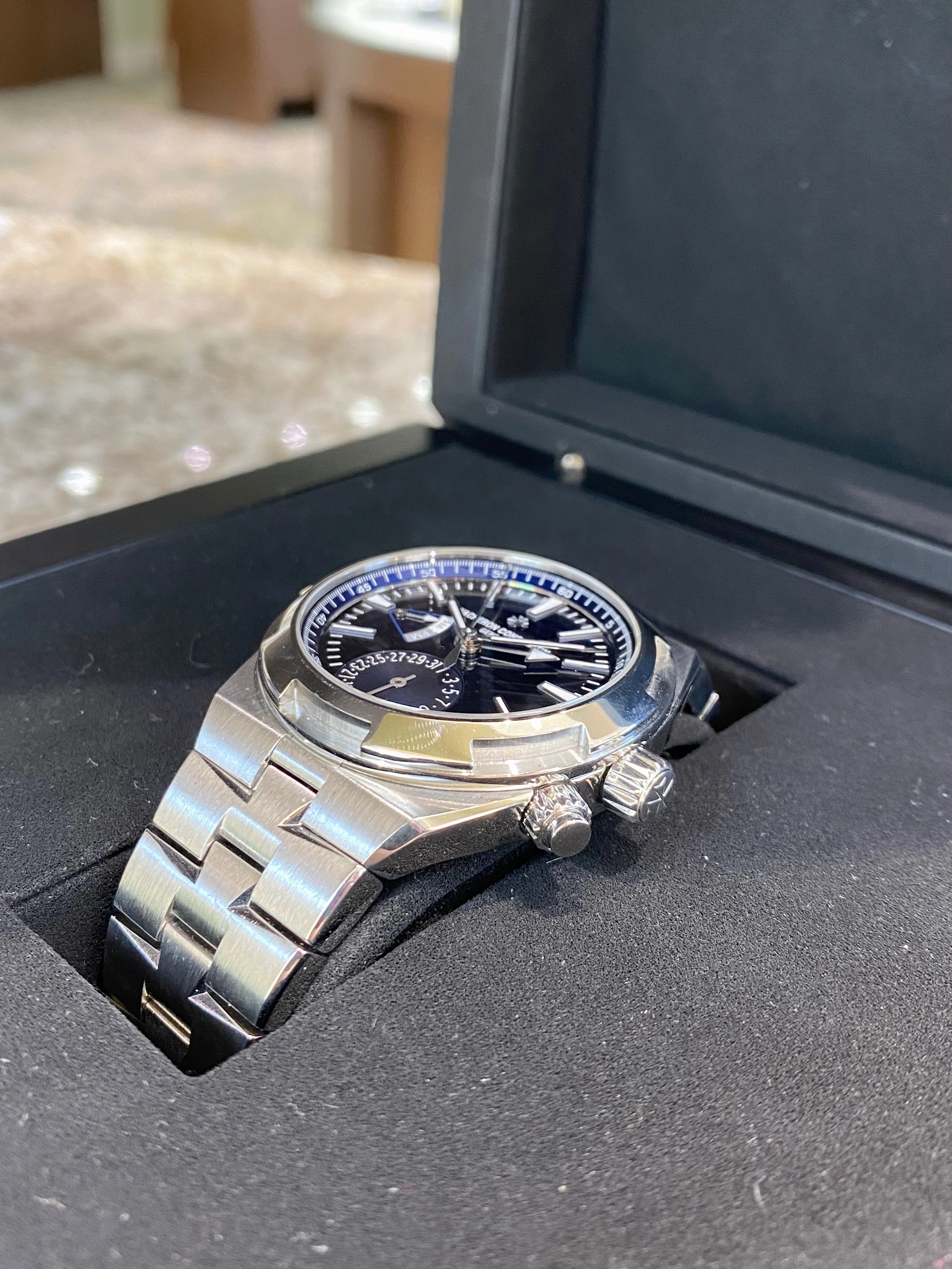 2023 Vacheron Constantin Overseas Dual Time 7900V