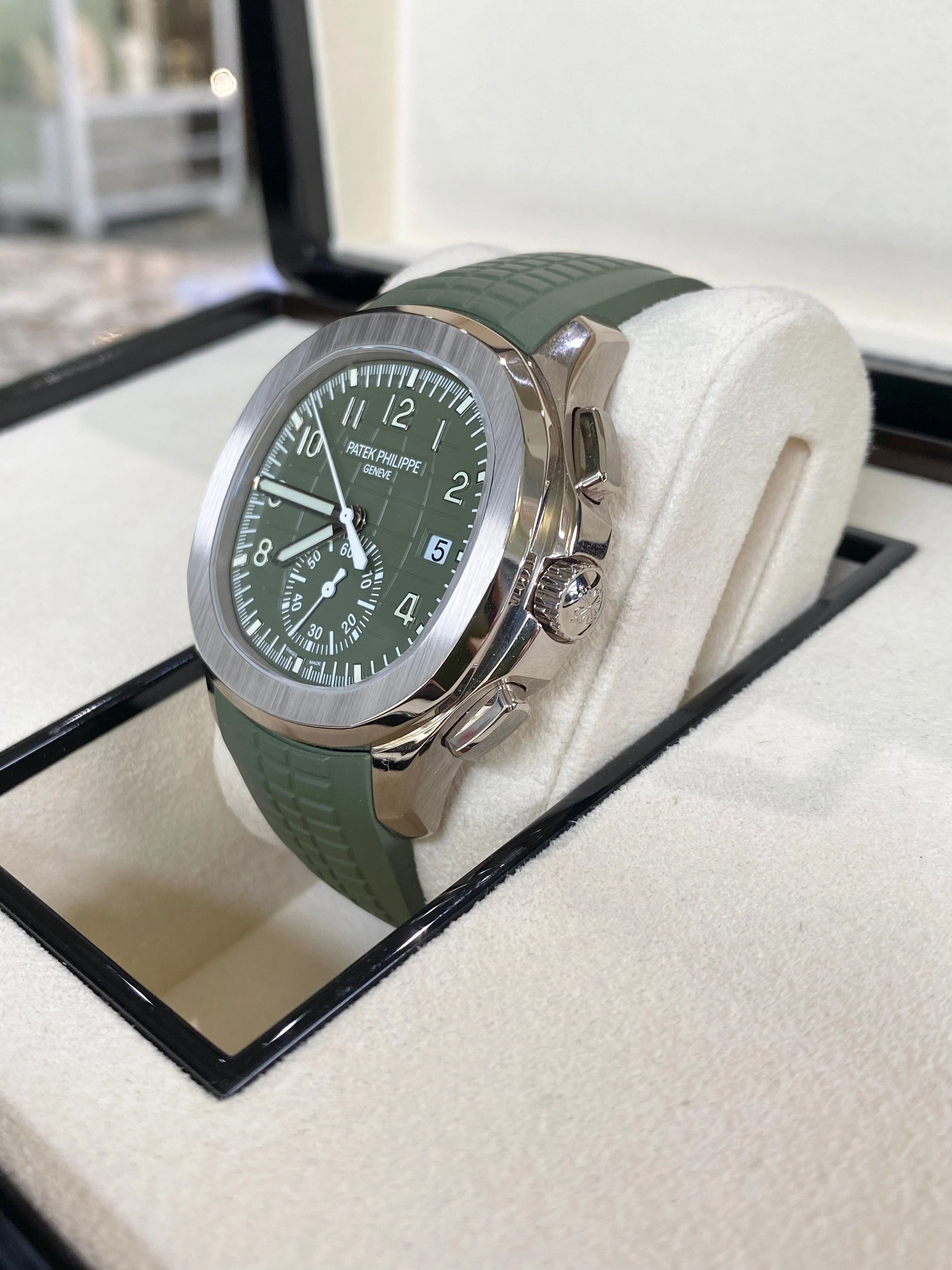 2024 Patek Philippe Aquanaut Self-Winding 5968G-010