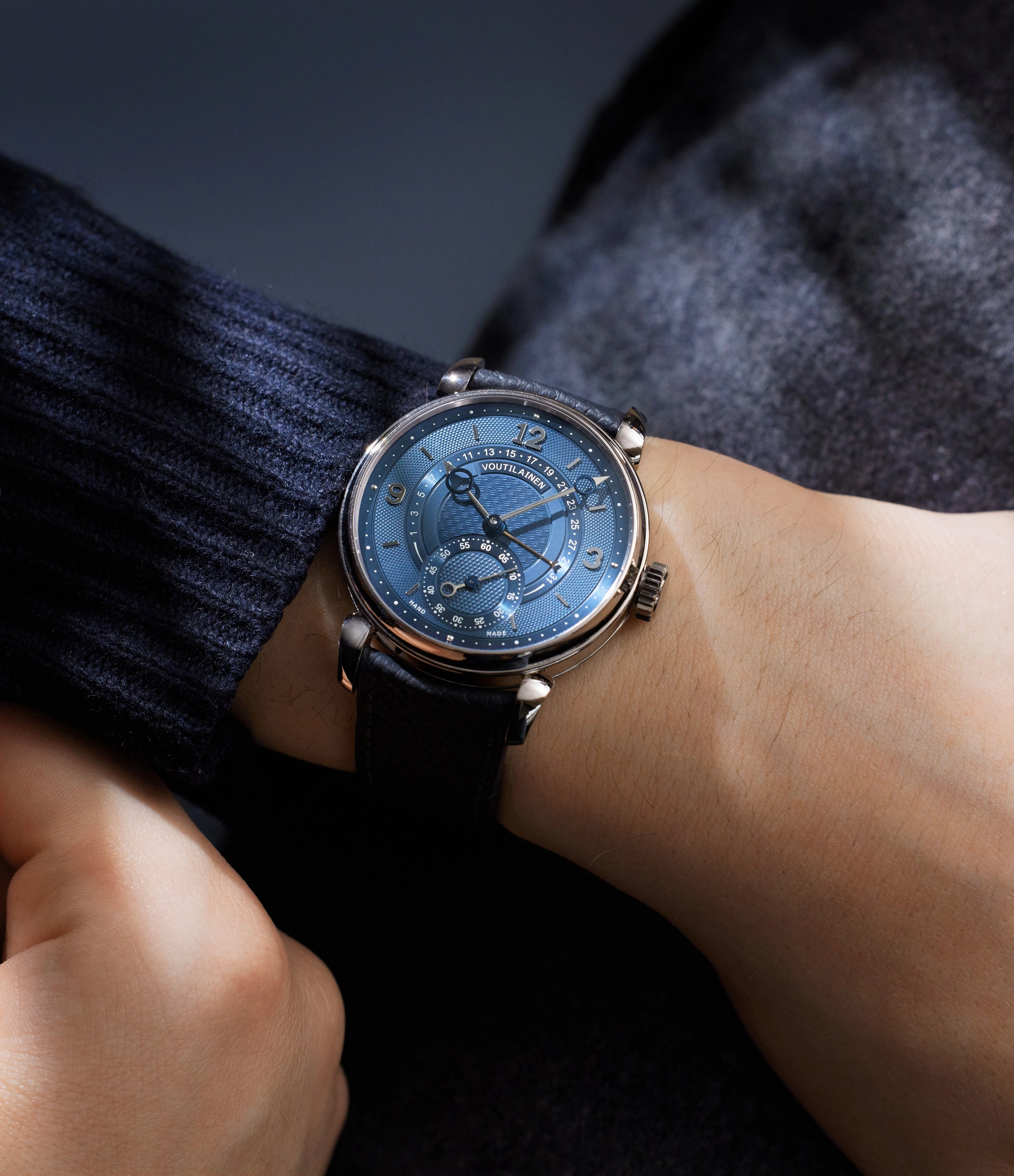 217QRS | Retrograde Date | White Gold