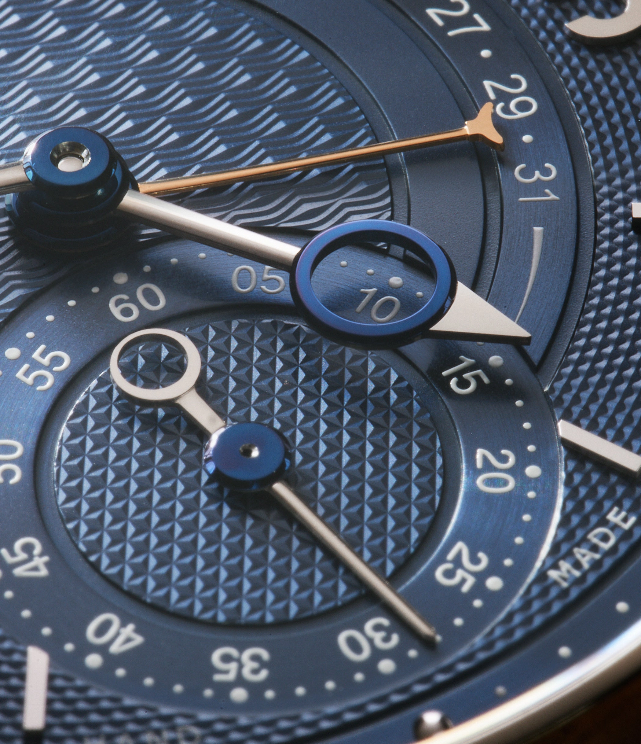 217QRS | Retrograde Date | White Gold