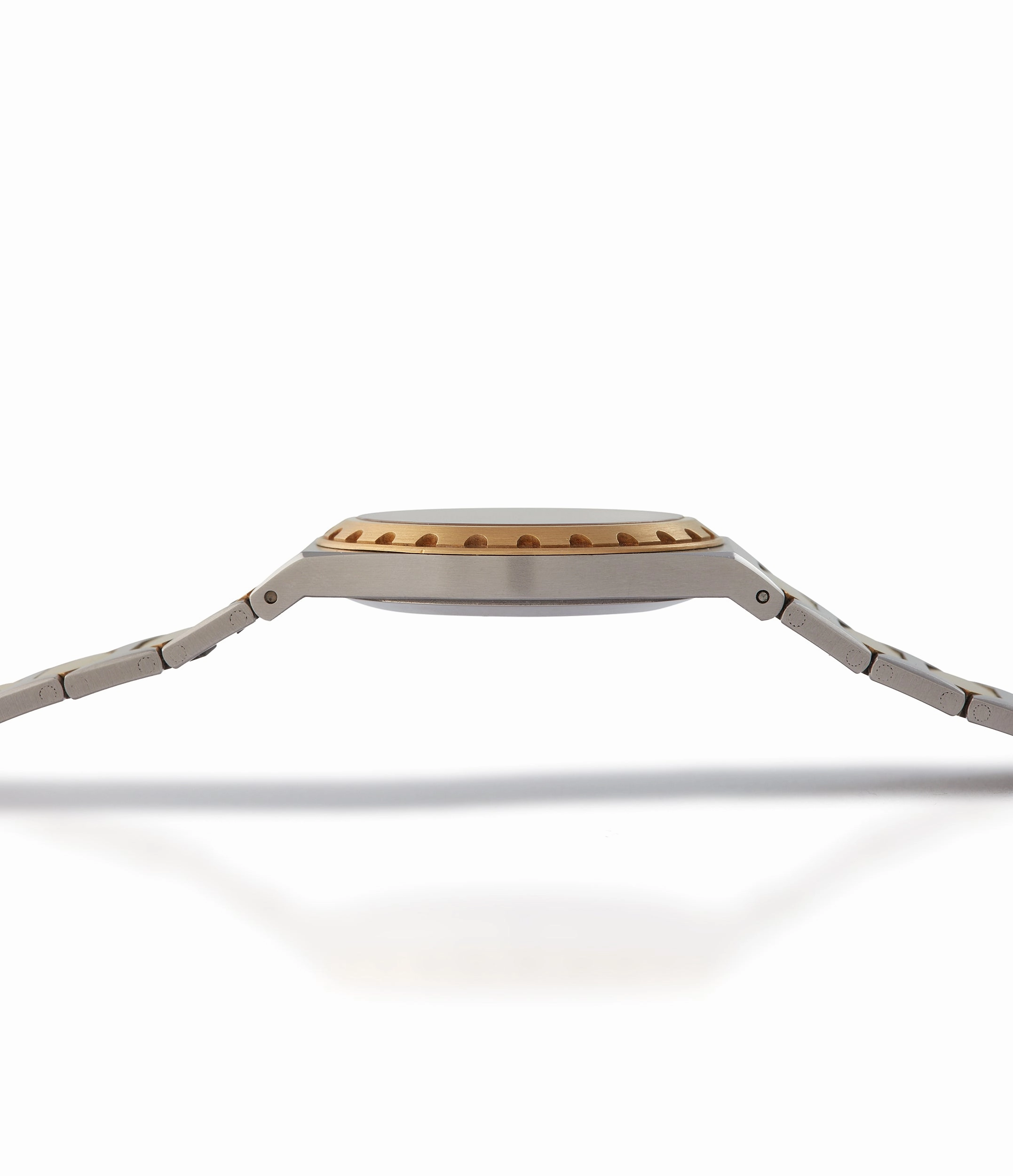 222 | Ref. 46003 | Steel and Gold