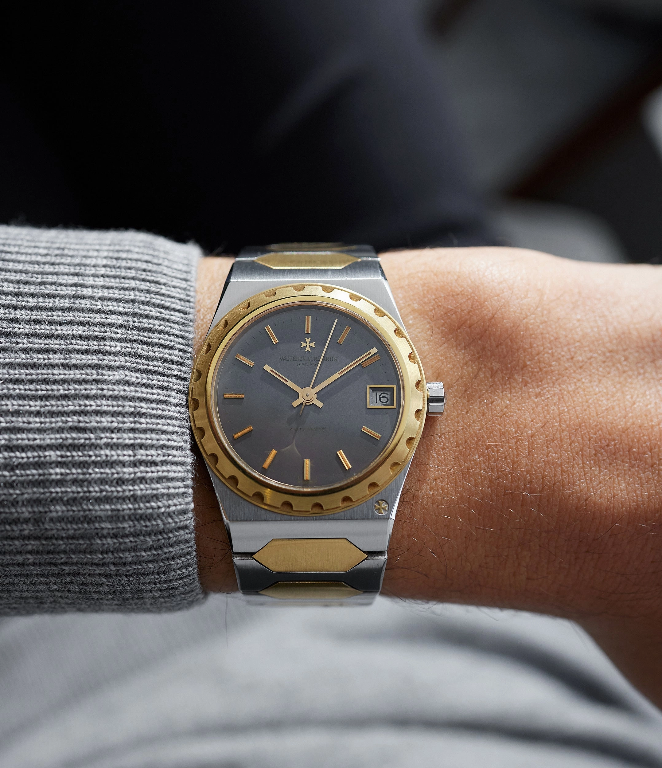 222 | Ref. 46003 | Steel and Gold