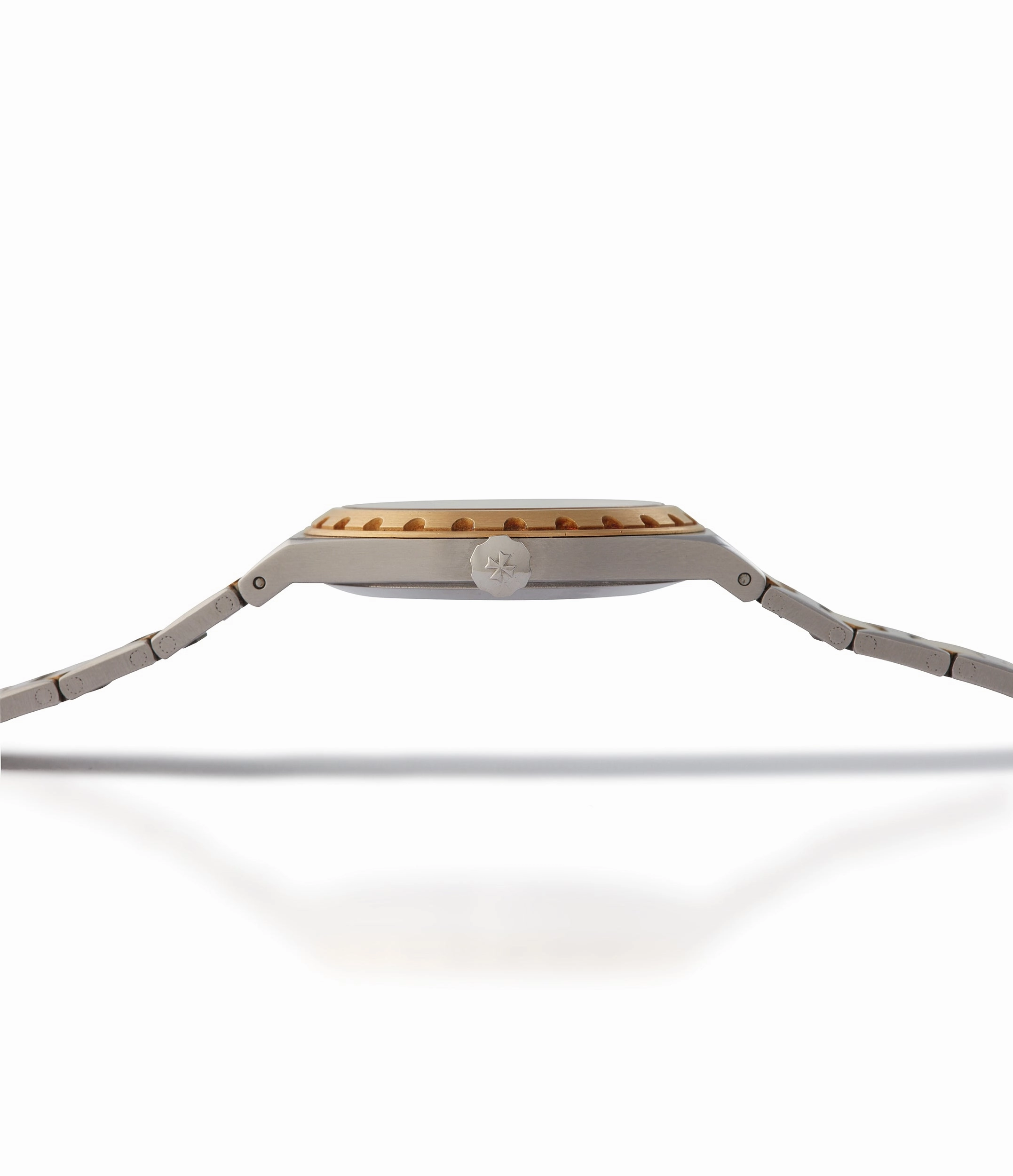 222 | Ref. 46003 | Steel and Gold