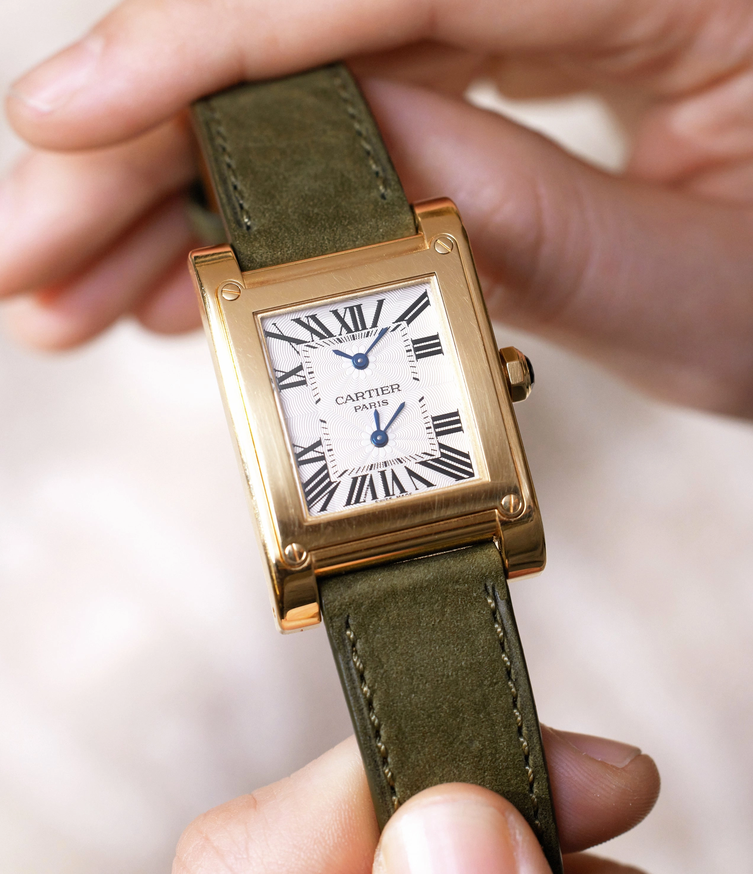 2551 | Tank  Vis Dual Time | Yellow Gold