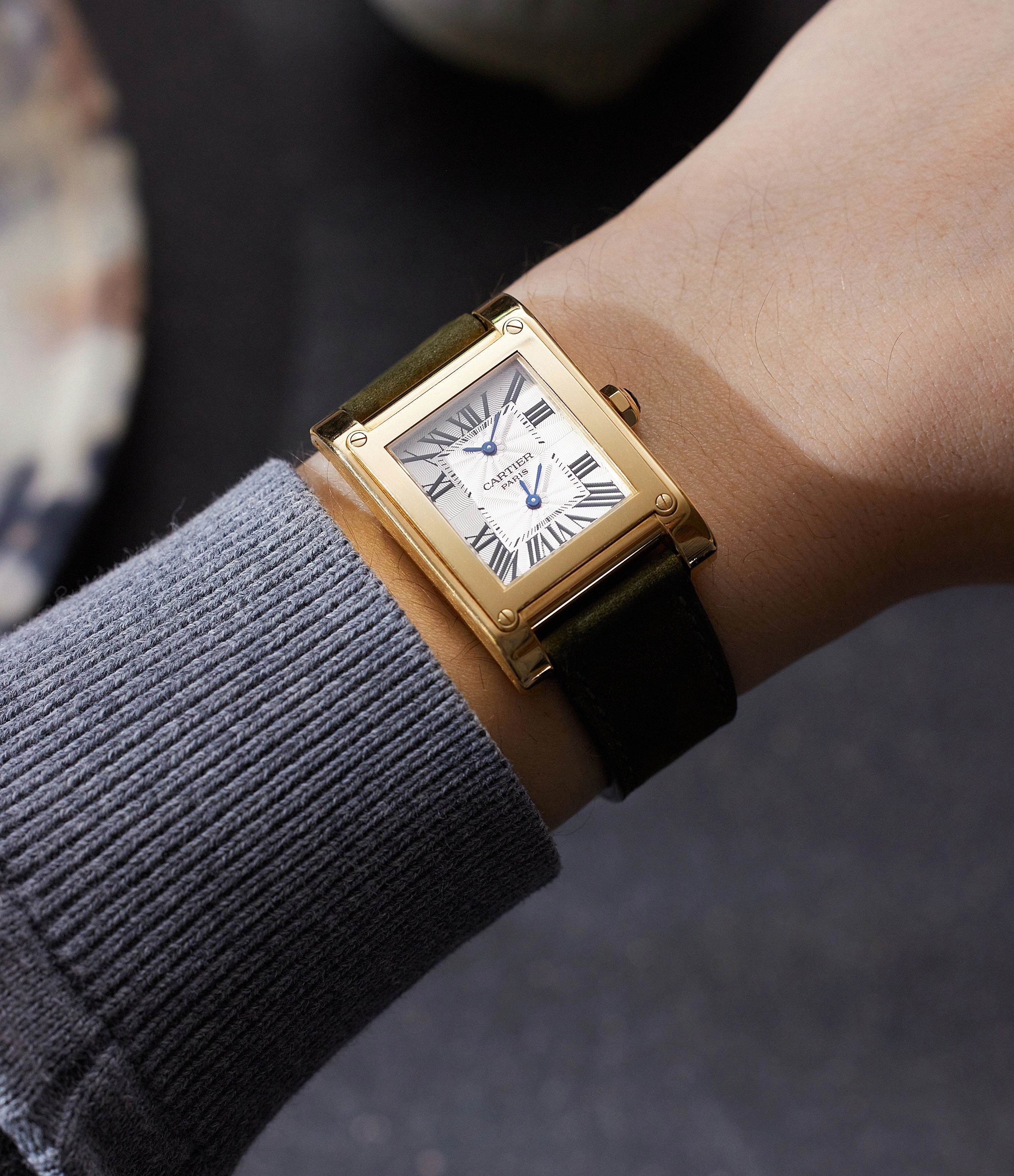 2551 | Tank  Vis Dual Time | Yellow Gold