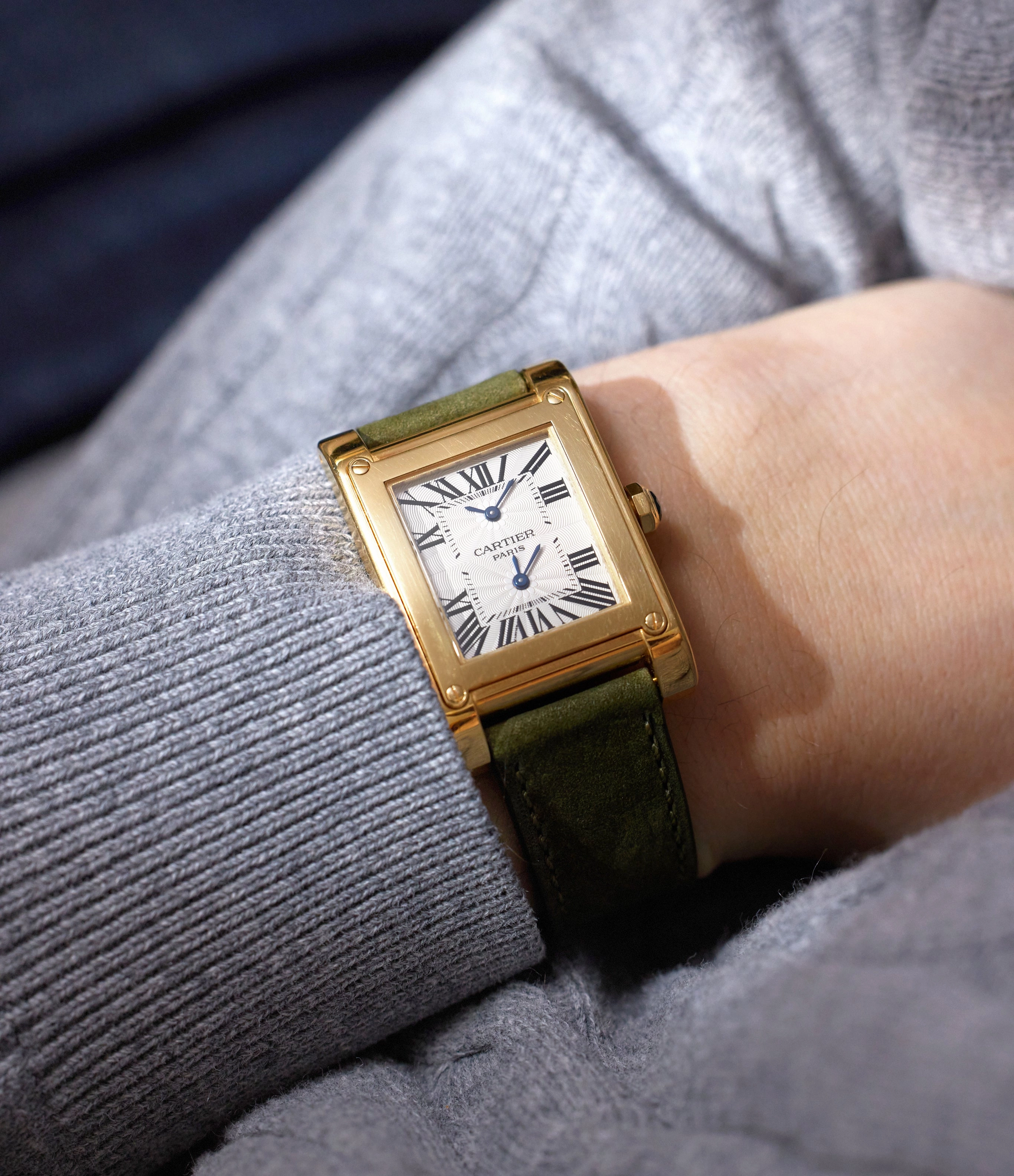 2551 | Tank  Vis Dual Time | Yellow Gold