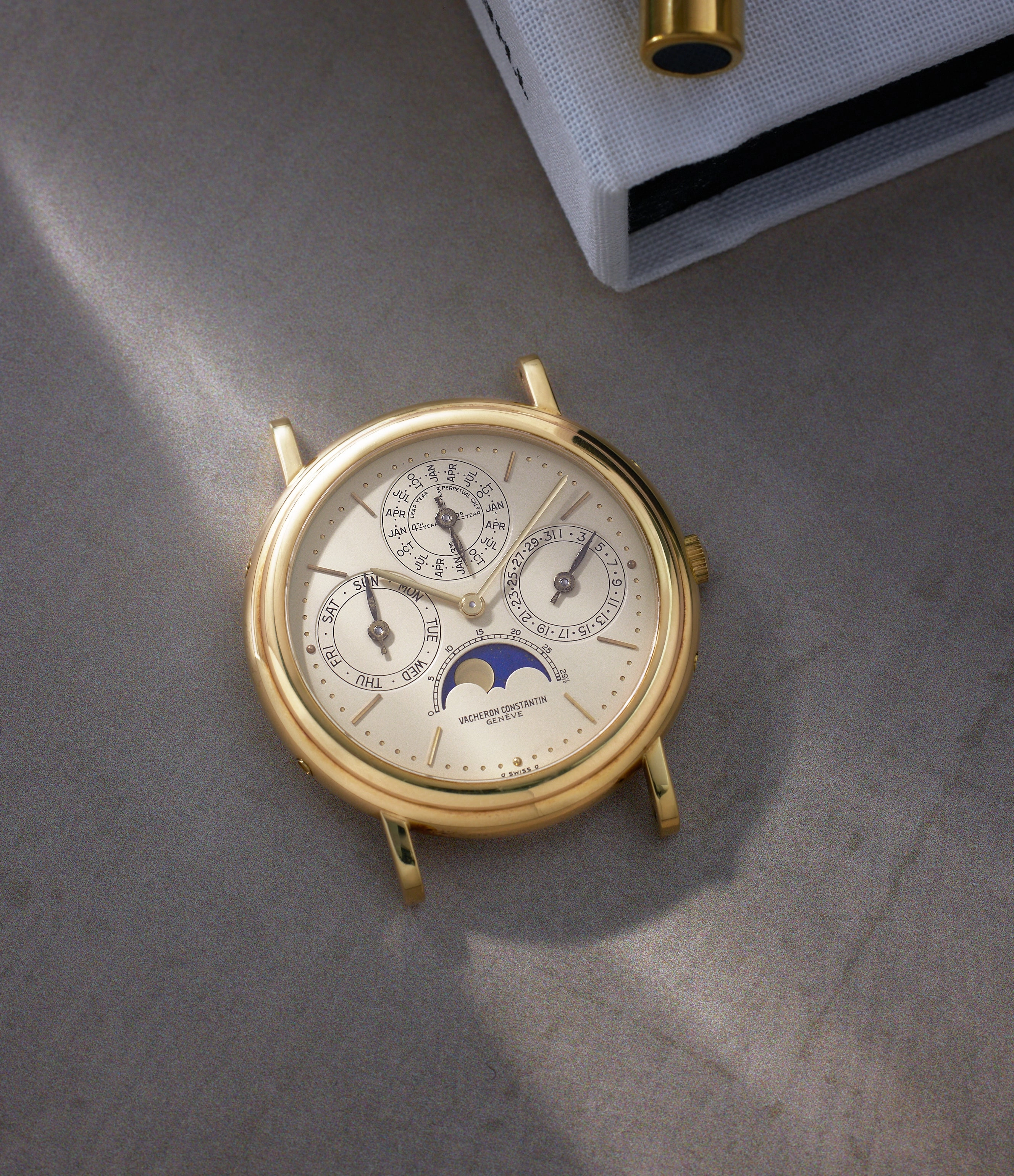 43031 | Perpetual Calendar | Yellow Gold