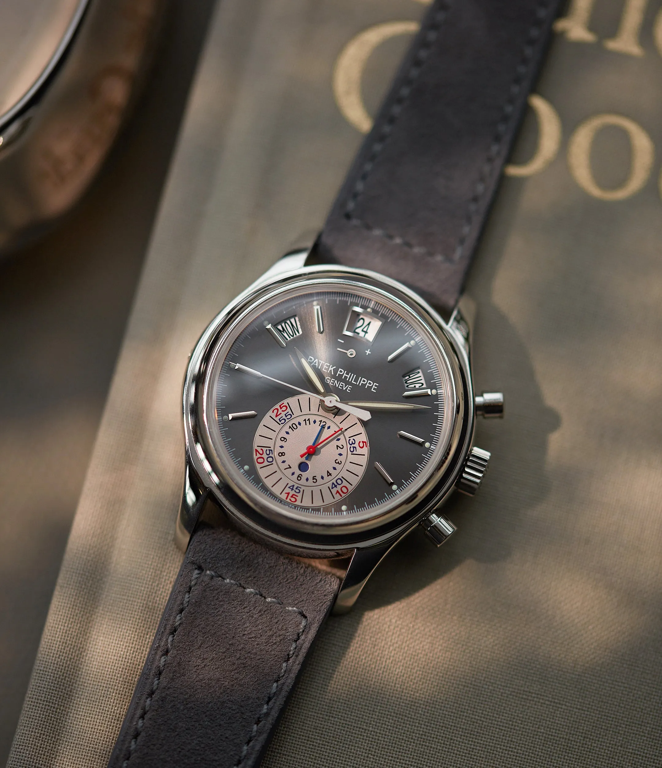 5960P-001 | Annual Calendar Chronograph | Platinum