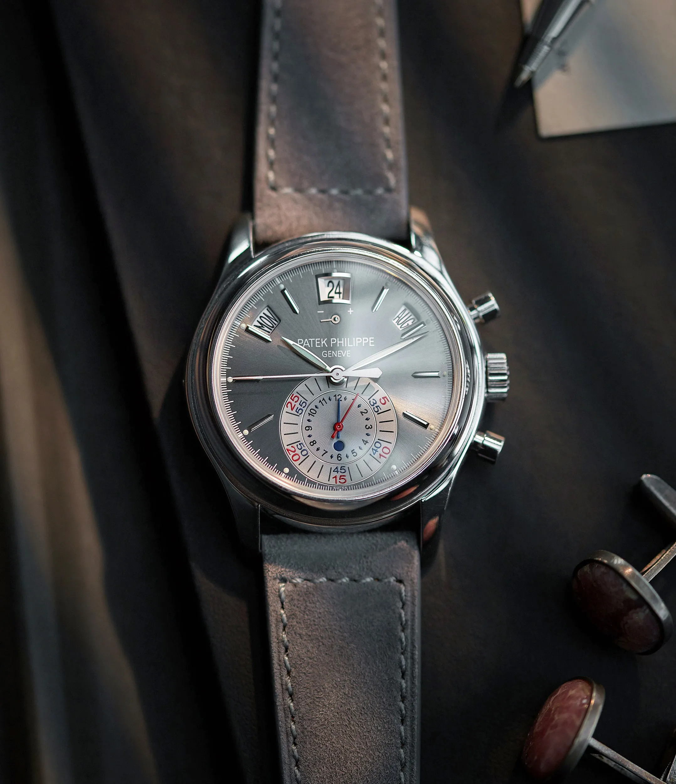 5960P-001 | Annual Calendar Chronograph | Platinum