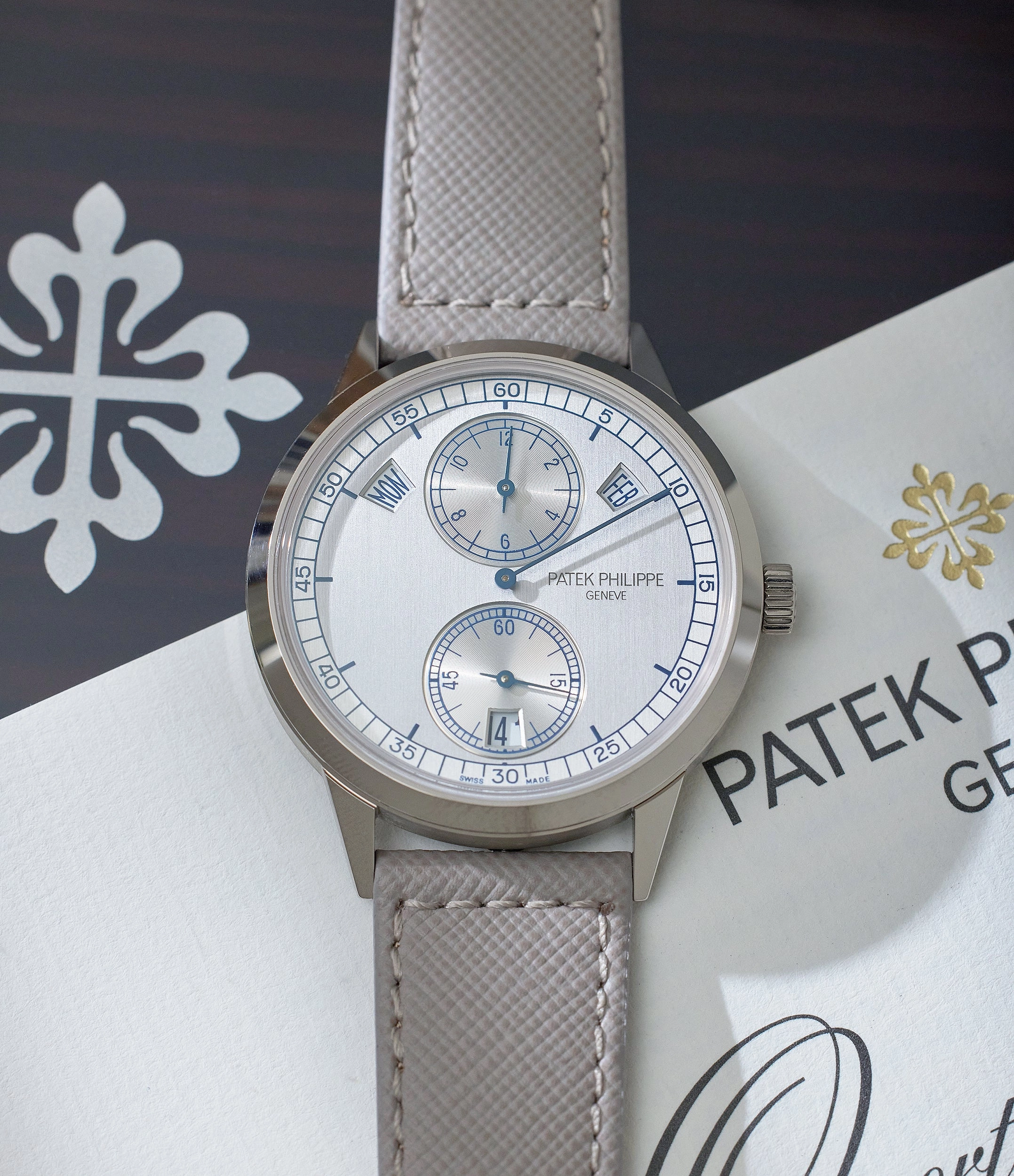 Annual Calendar | Regulator 5235G | White Gold