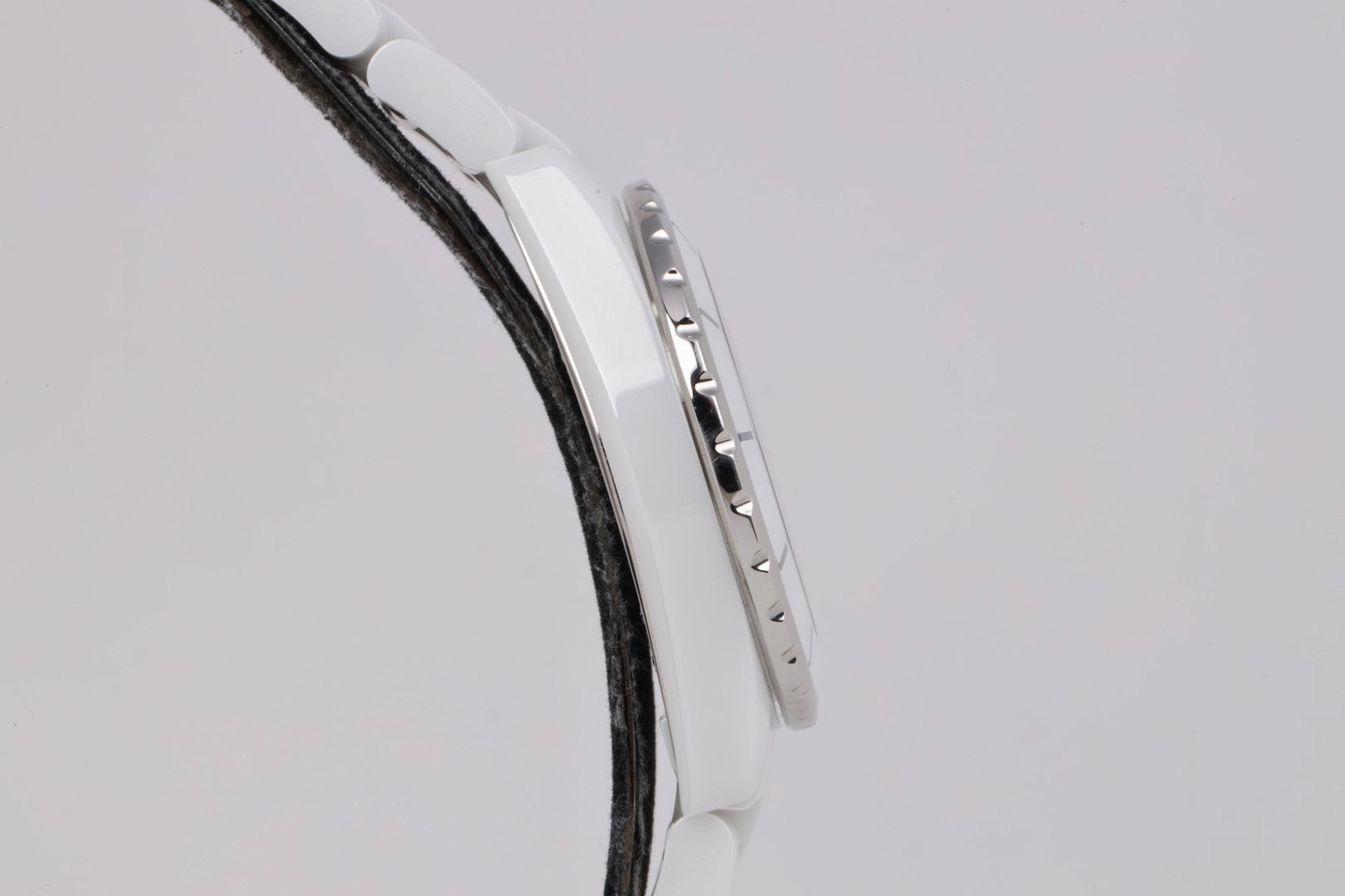 Chanel J12 Quartz H2125 Ceramic 38mm Watch
