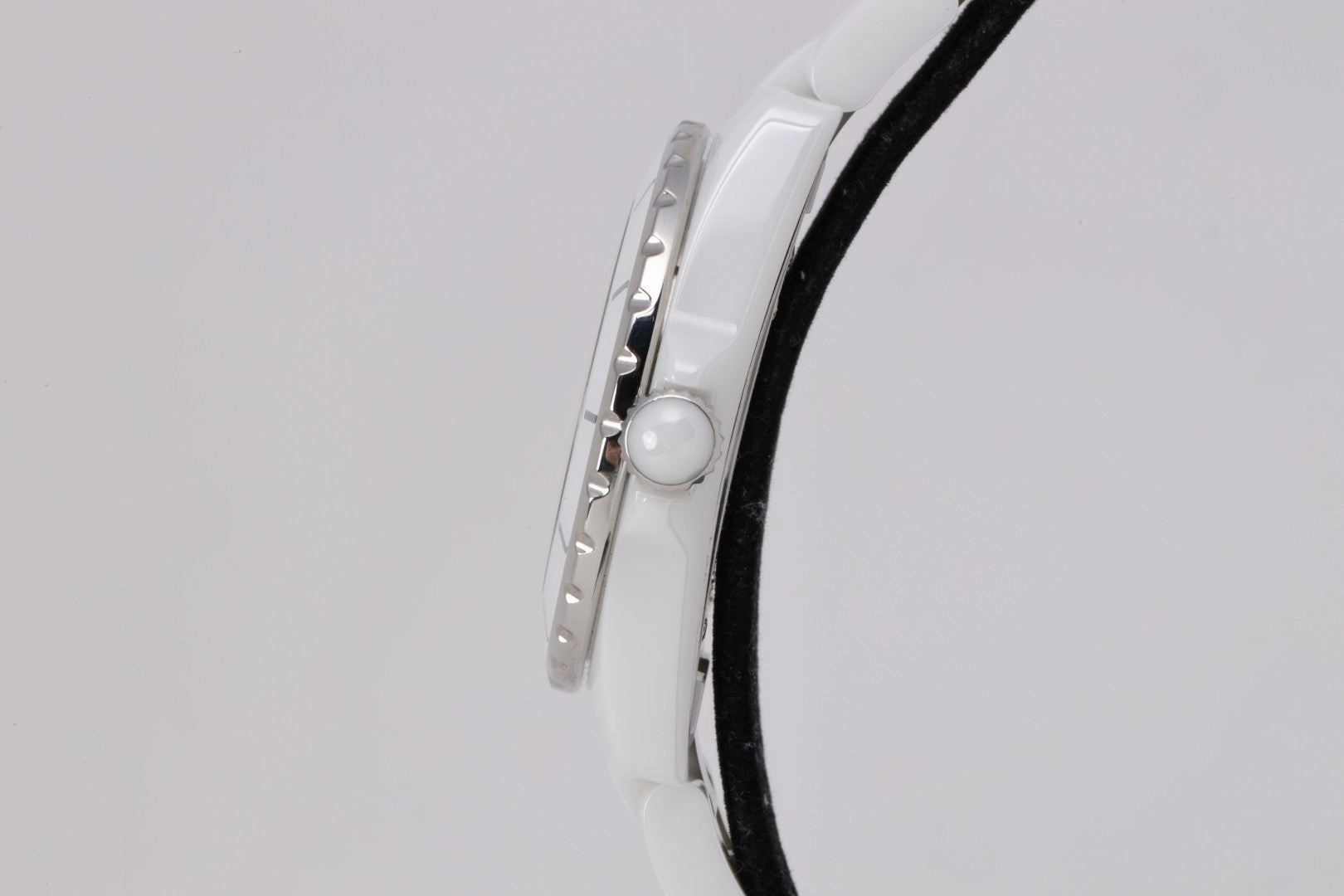 Chanel J12 Quartz H2125 Ceramic 38mm Watch