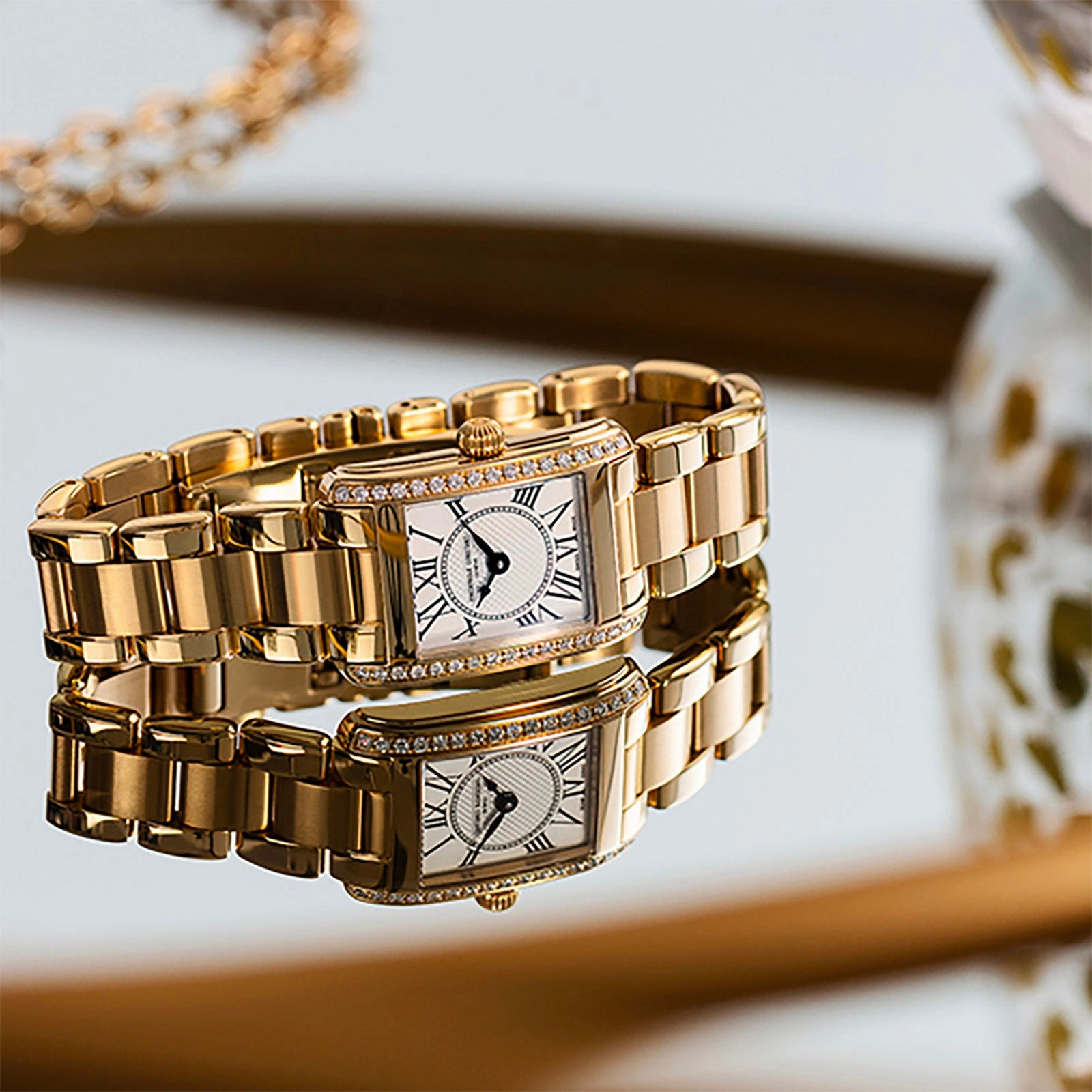 Classics Carre Ladies