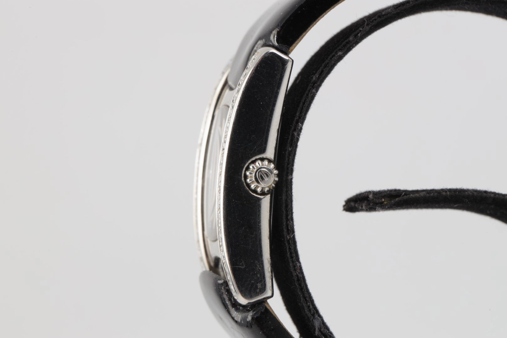 Ebel Beluga Manchette E 9057a28-10 Stainless Diamond Bezel 28mm Ladies Watch