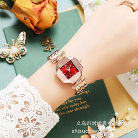 Fashion Peacock Green Women's Quartz Watch