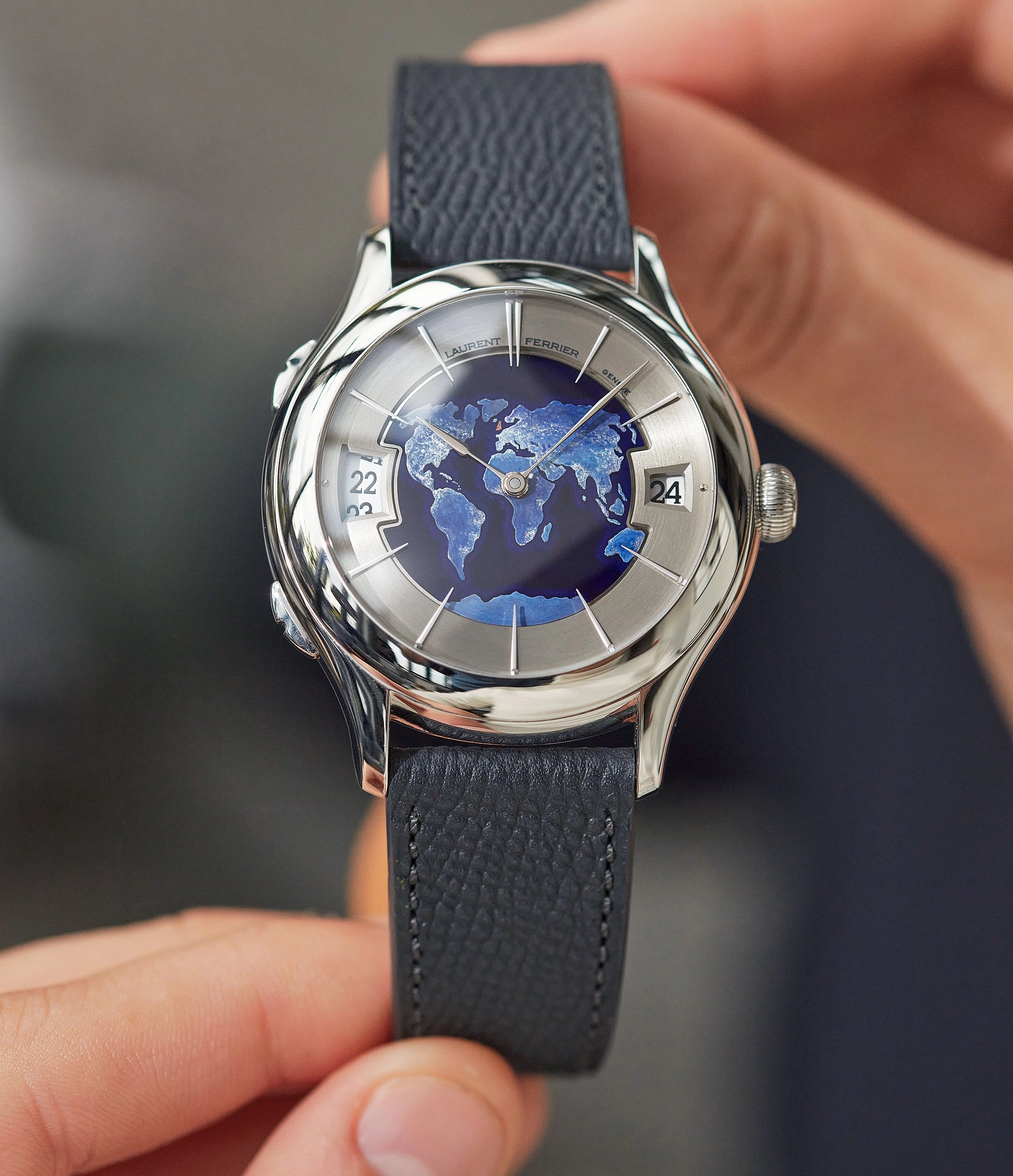 Galet Traveller | Globe Night | Platinum