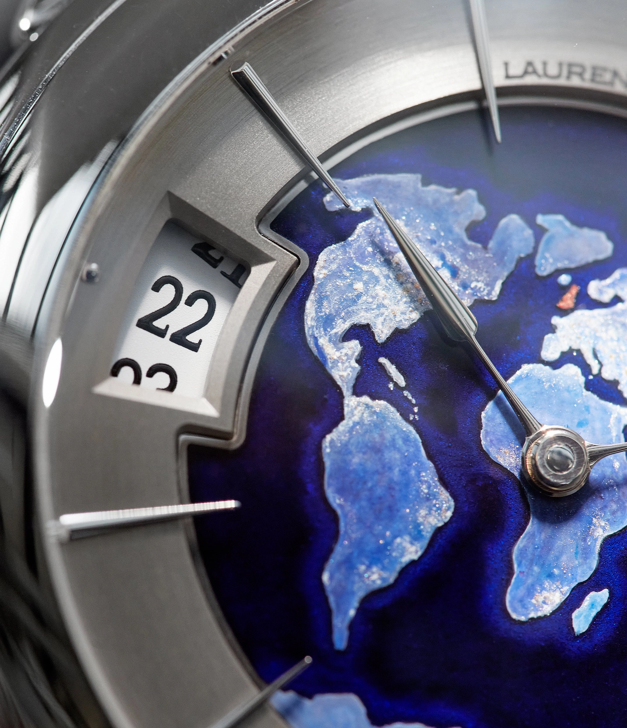 Galet Traveller | Globe Night | Platinum
