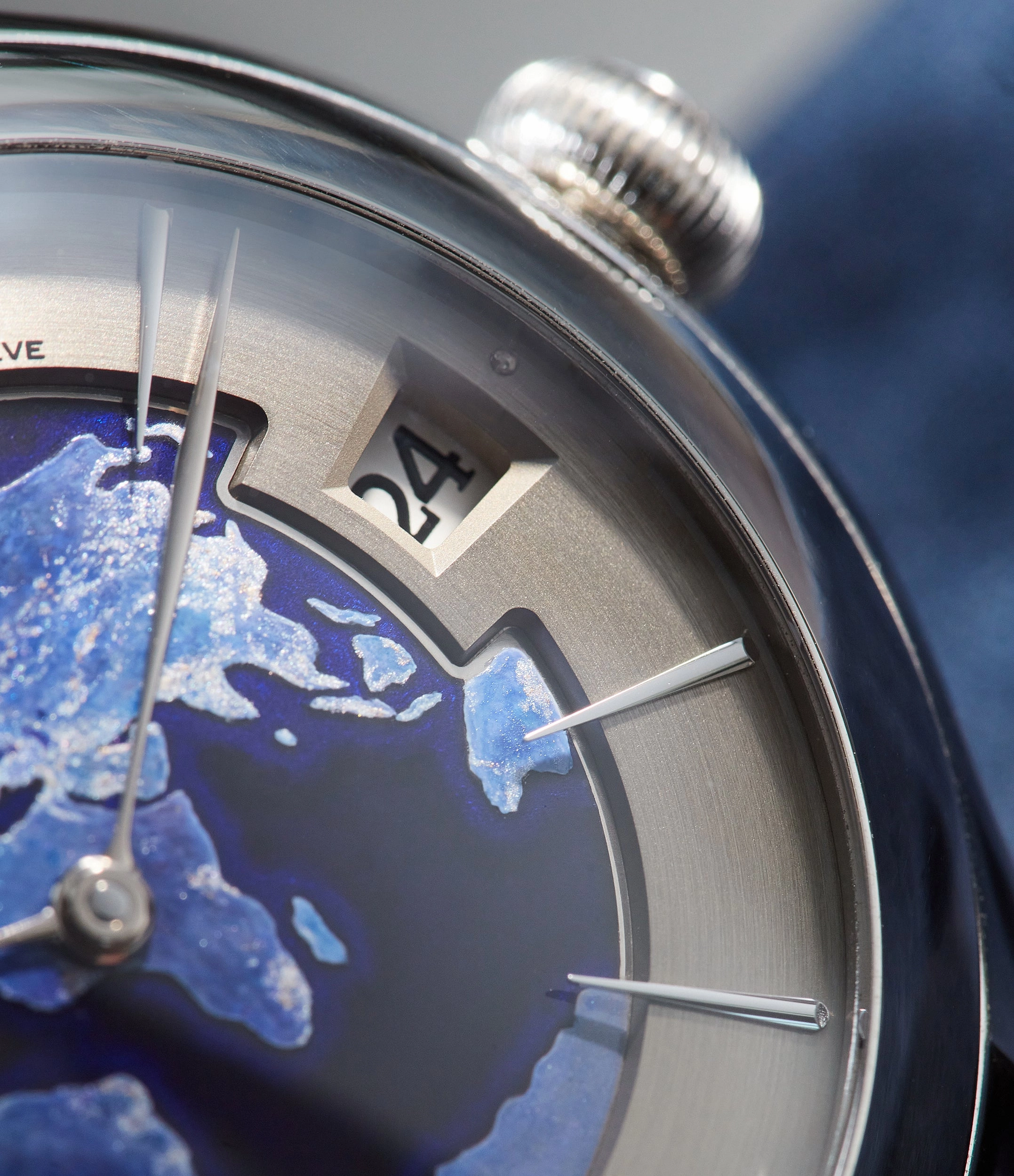 Galet Traveller | Globe Night | Platinum