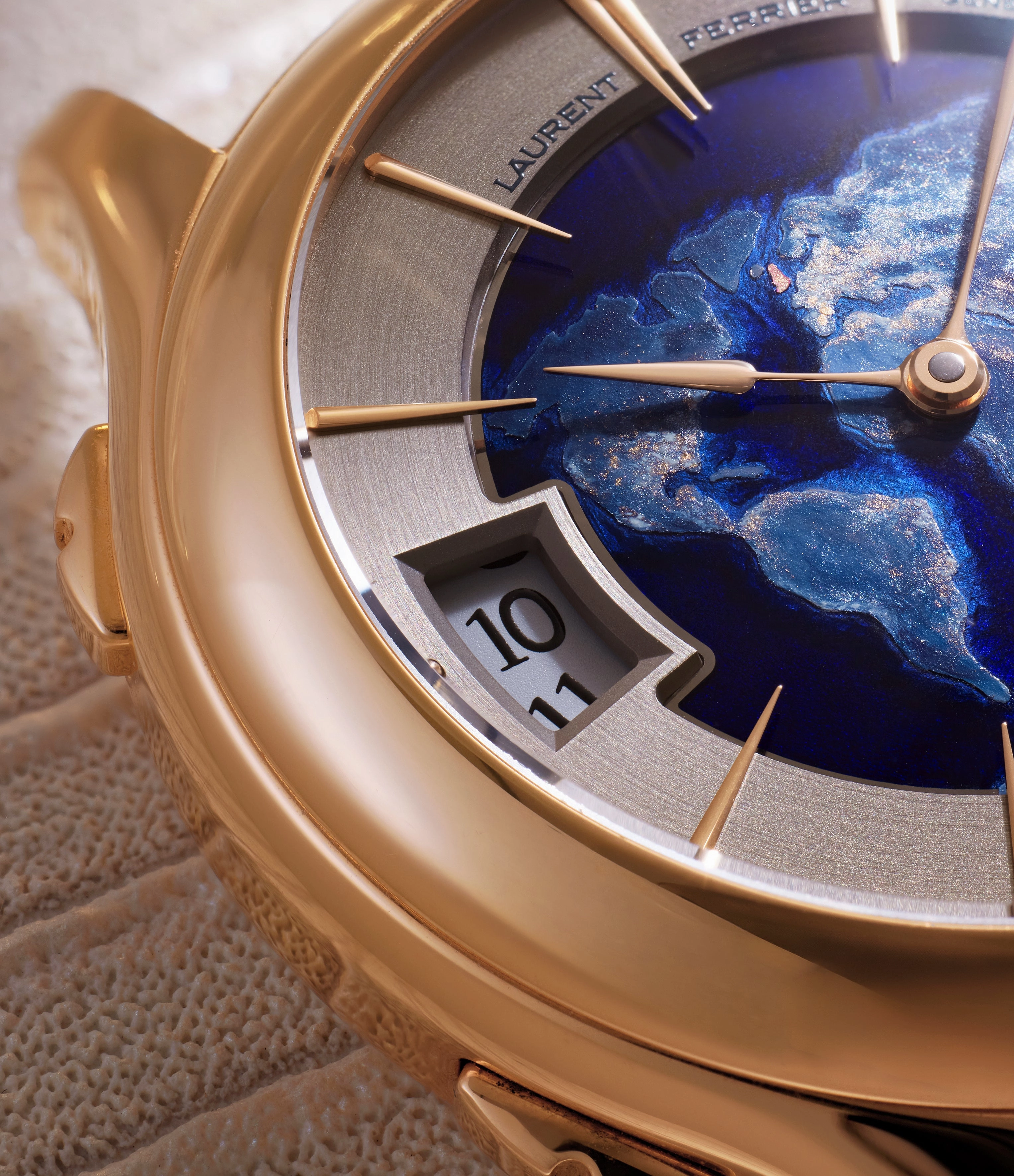Galet Traveller | World Enamel Dial | Red Gold