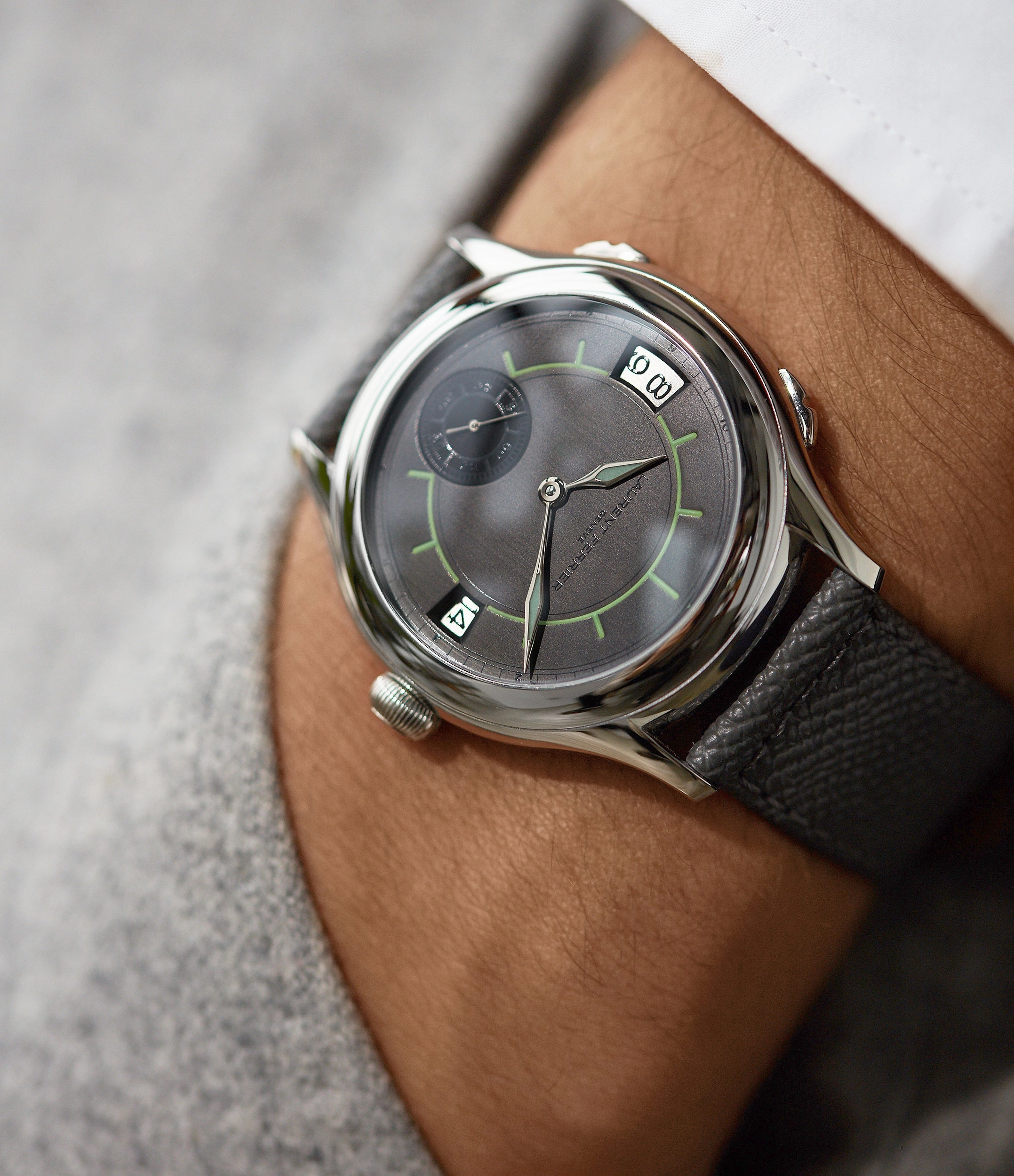 Galet Traveller Boral LF 230.01 | Luminous Sector Dial | Steel