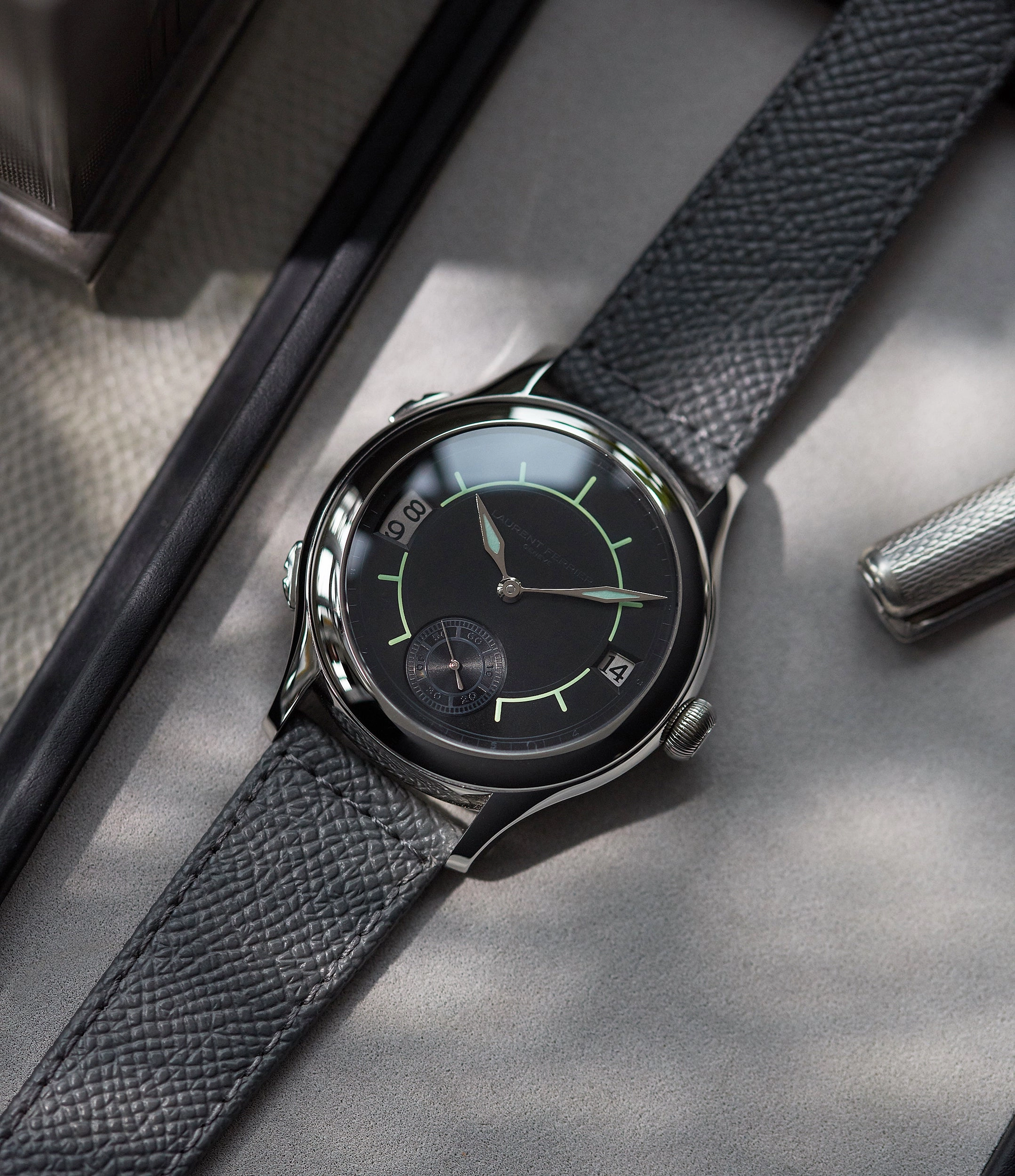 Galet Traveller Boral LF 230.01 | Luminous Sector Dial | Steel