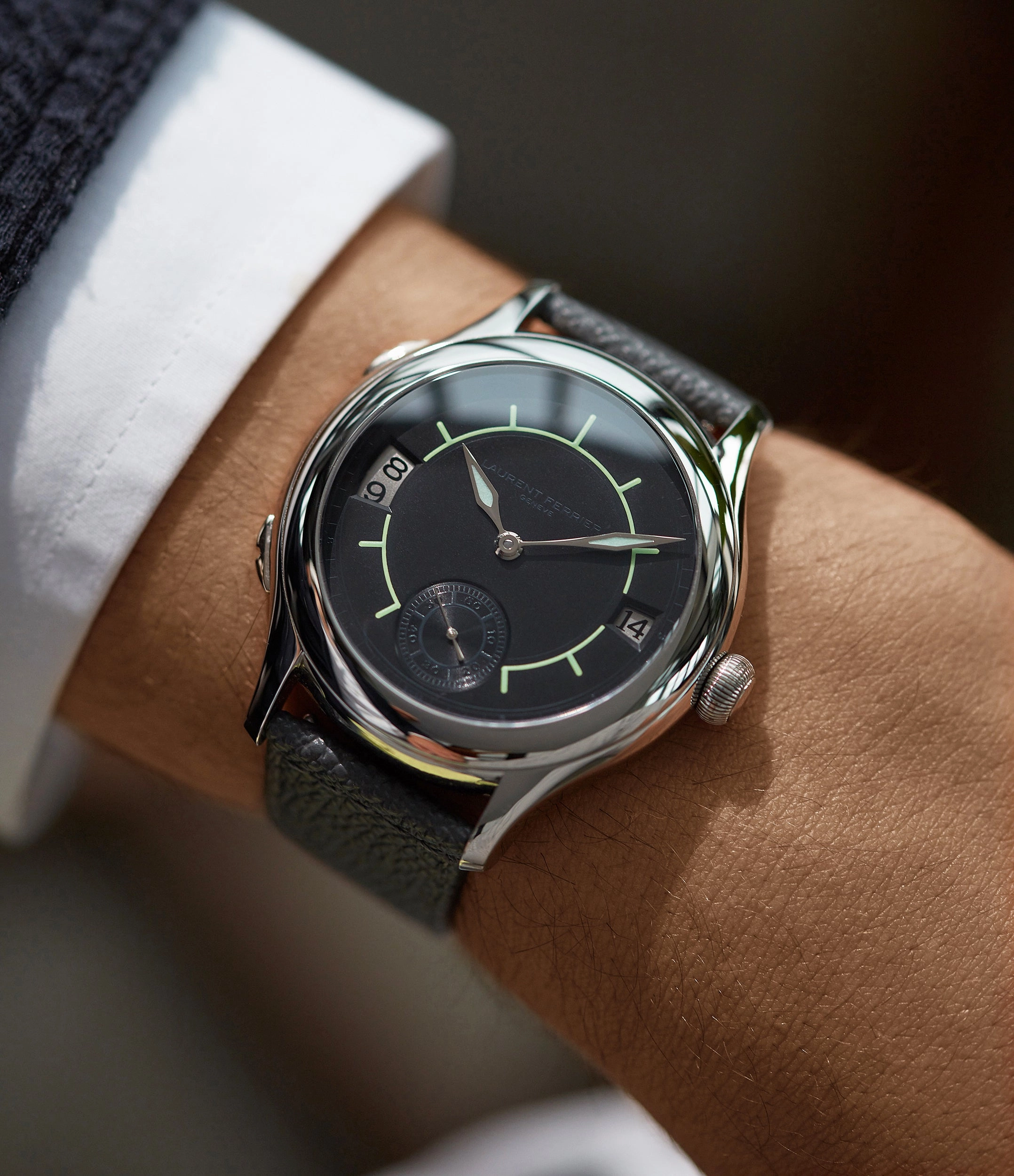 Galet Traveller Boral LF 230.01 | Luminous Sector Dial | Steel