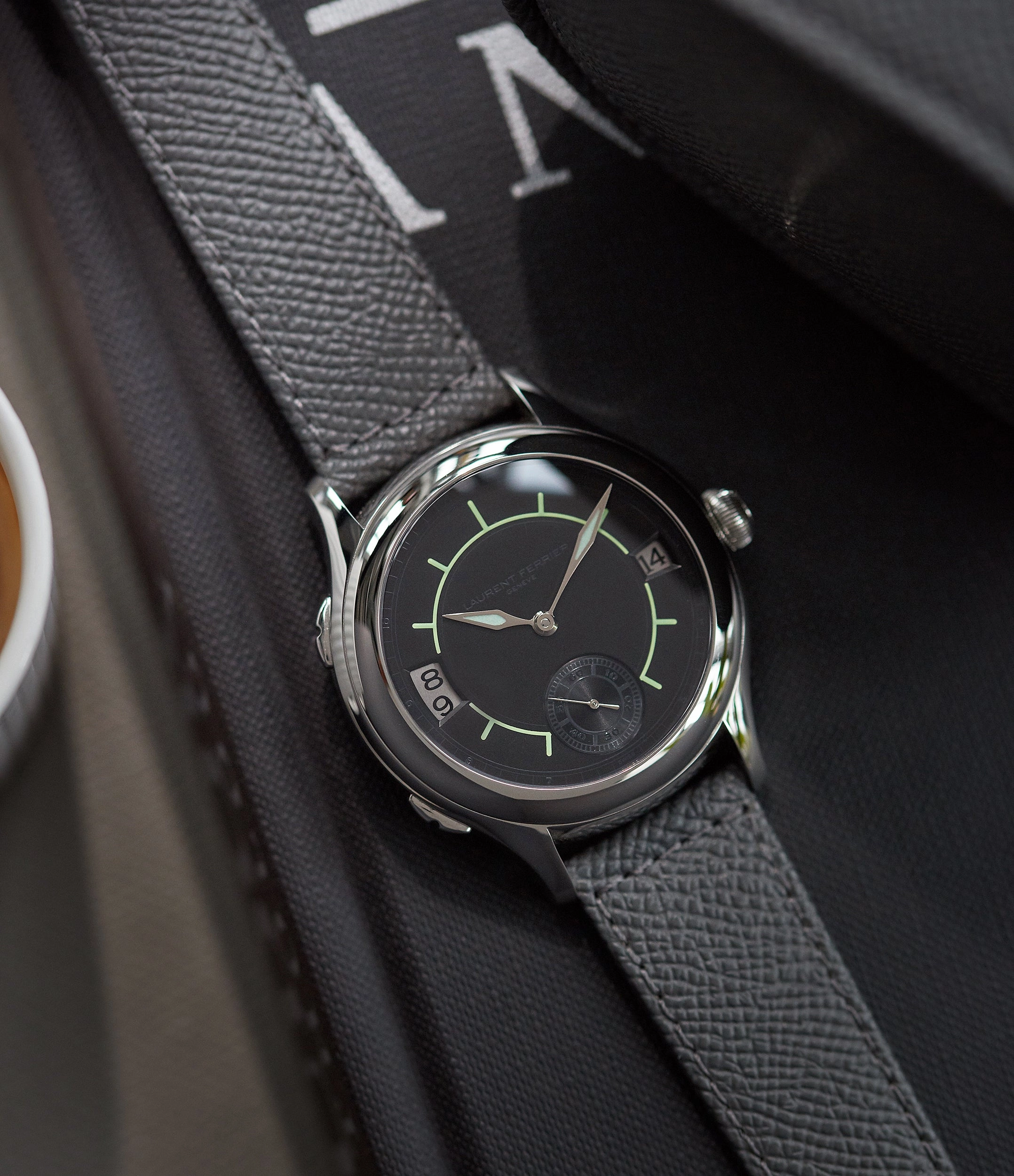 Galet Traveller Boral LF 230.01 | Luminous Sector Dial | Steel