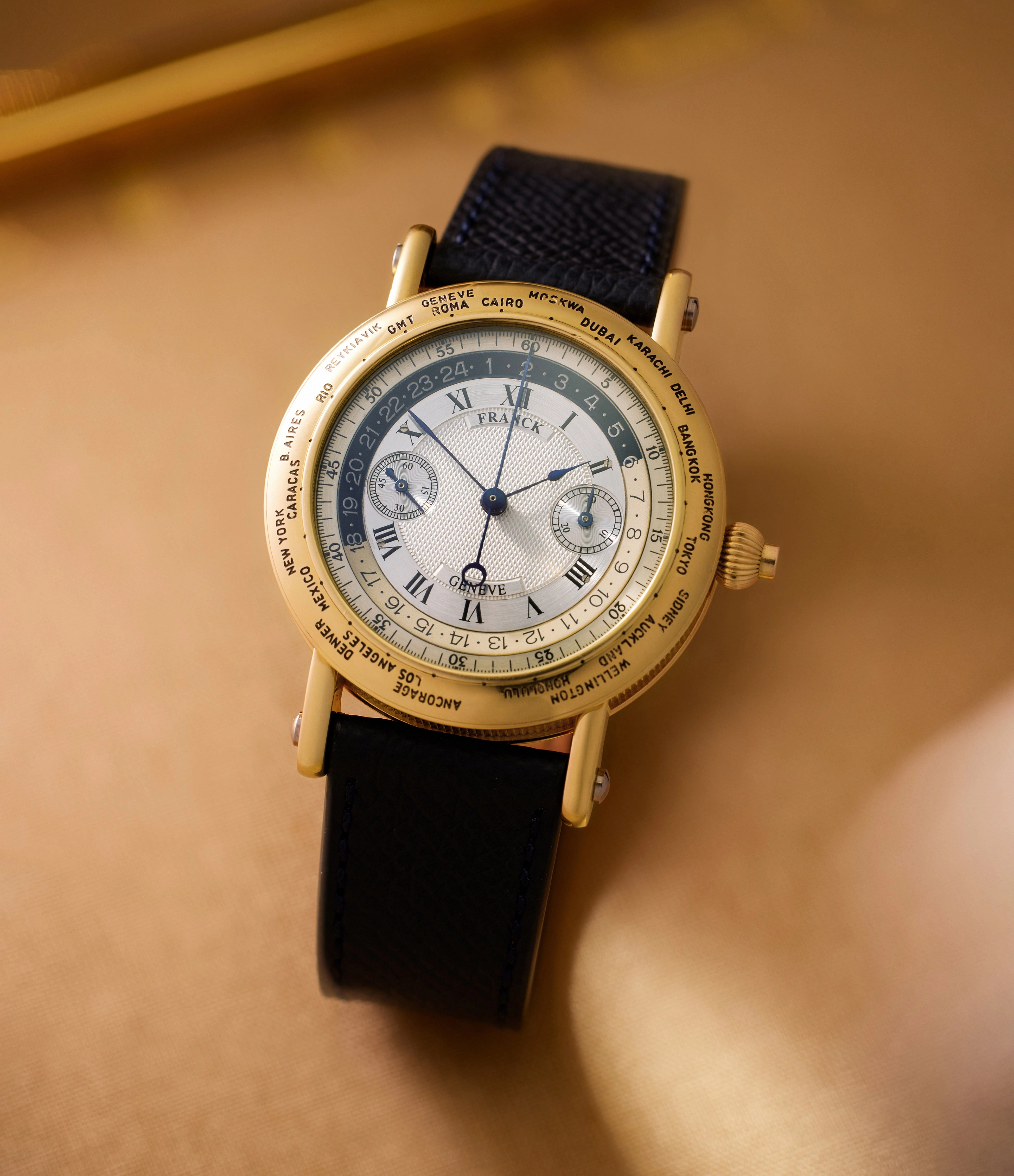 Janus | Monopusher Chronograph World Time | Yellow Gold