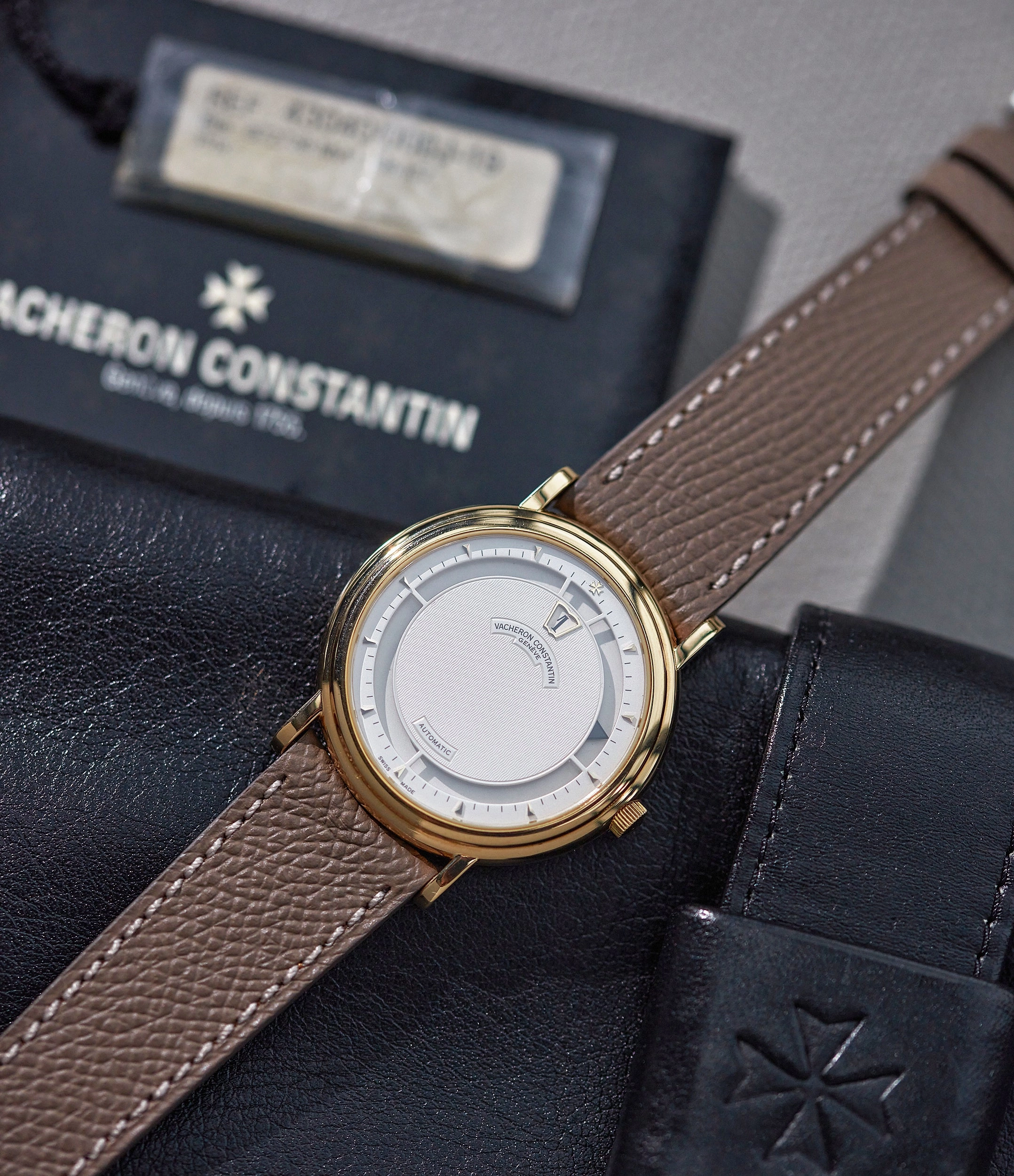 Jumping Hours | Yellow Gold