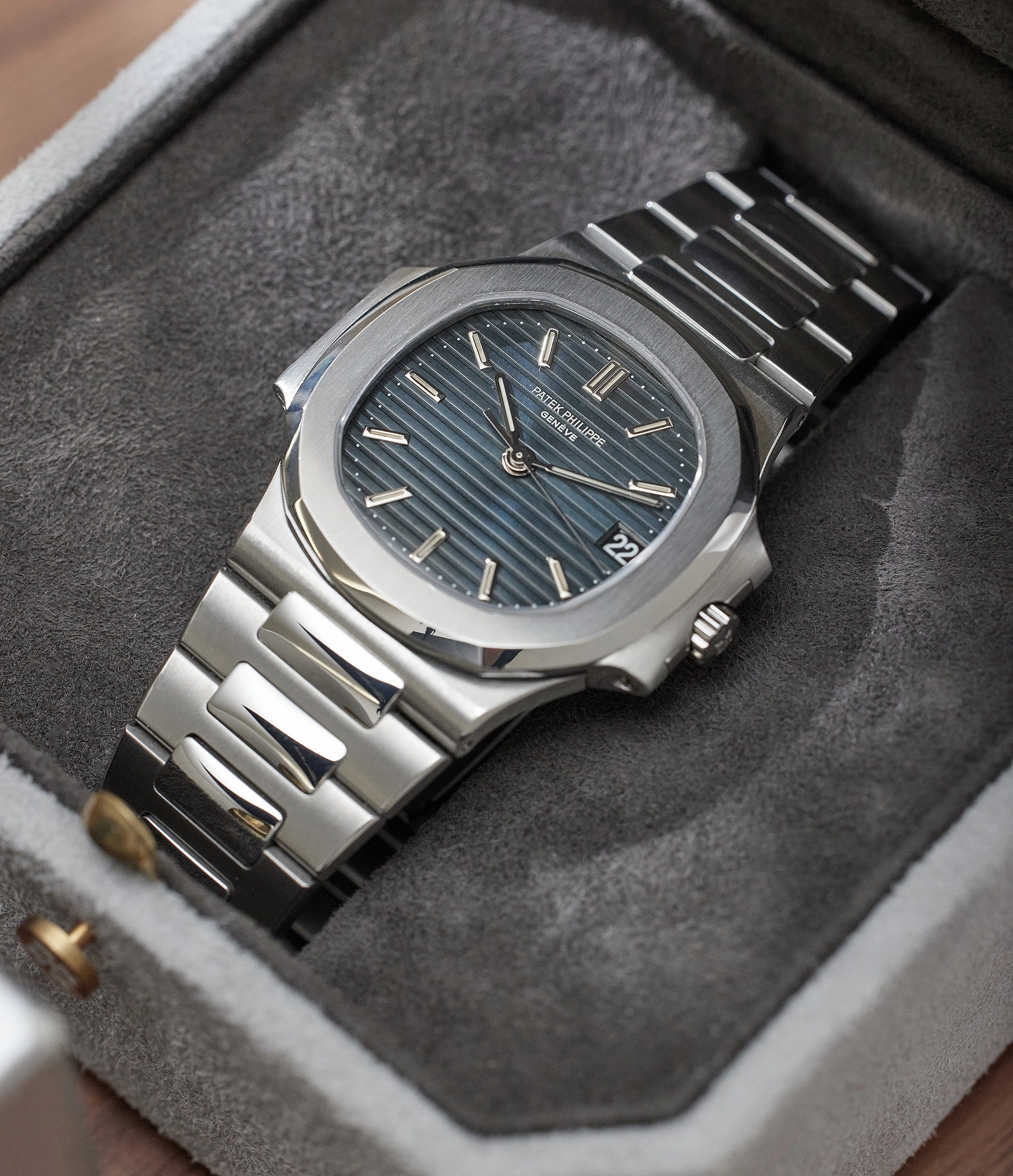 Nautilus | 3800 | Steel