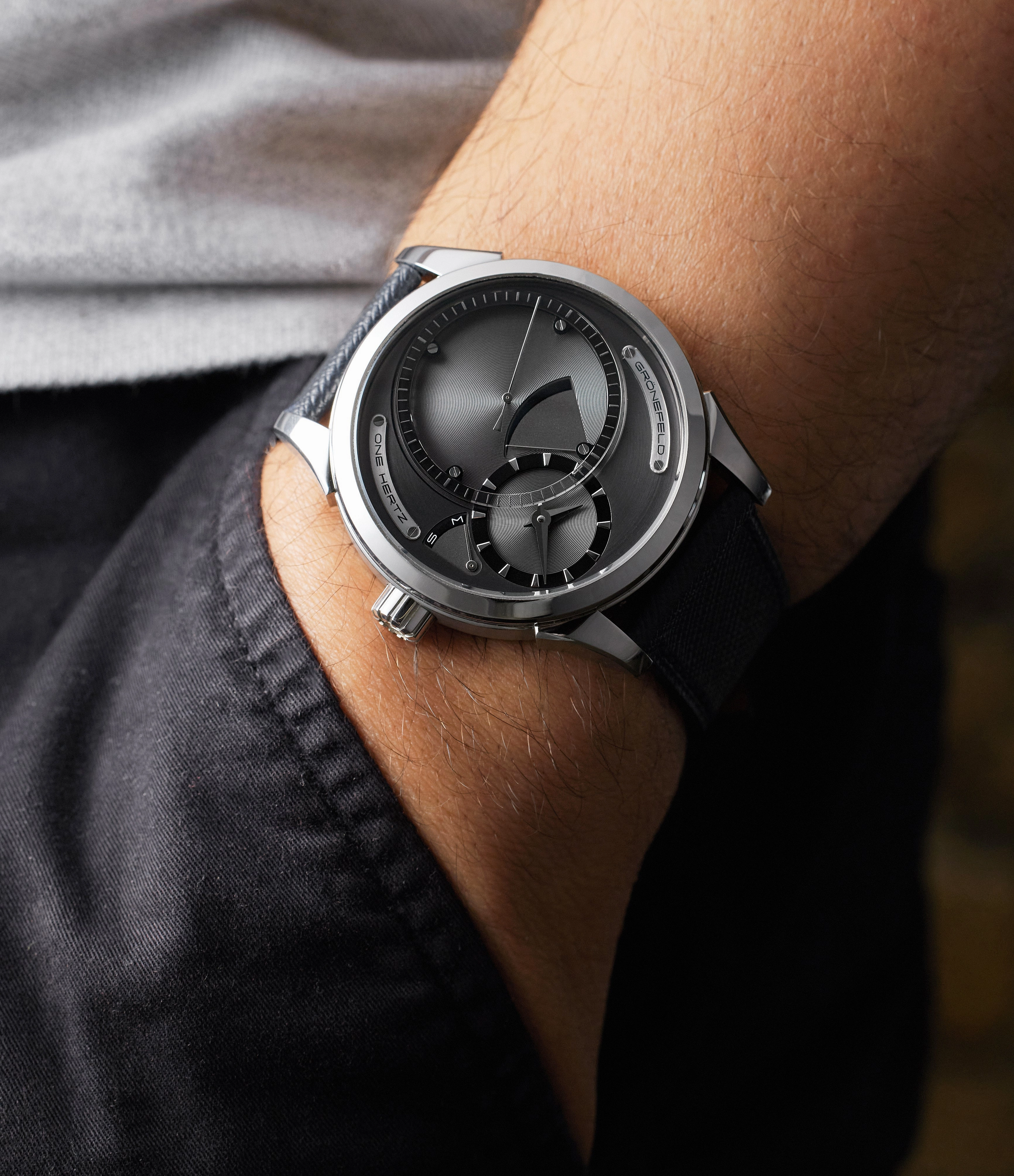 One Hertz 1912 | Stainless Steel