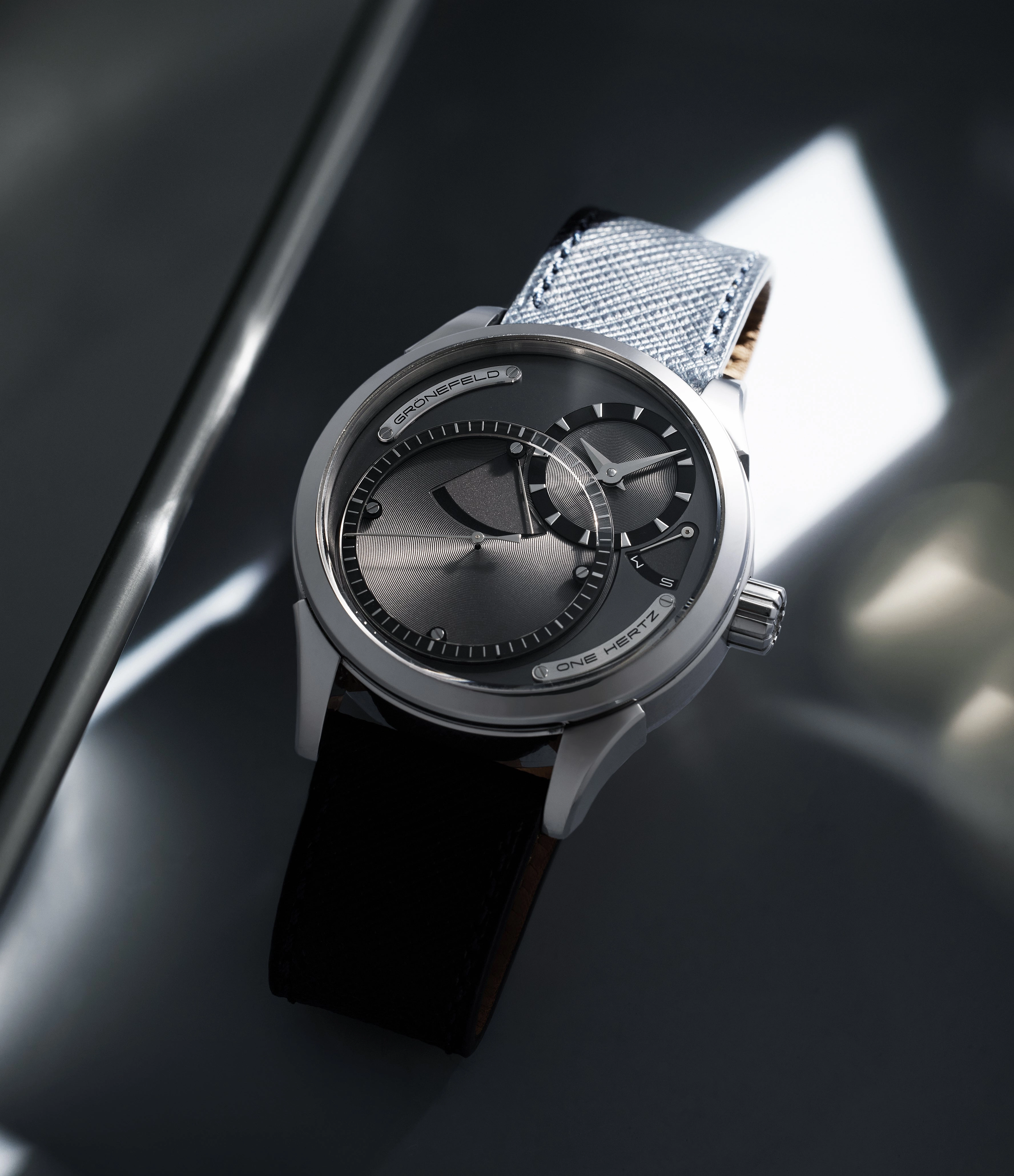 One Hertz 1912 | Stainless Steel