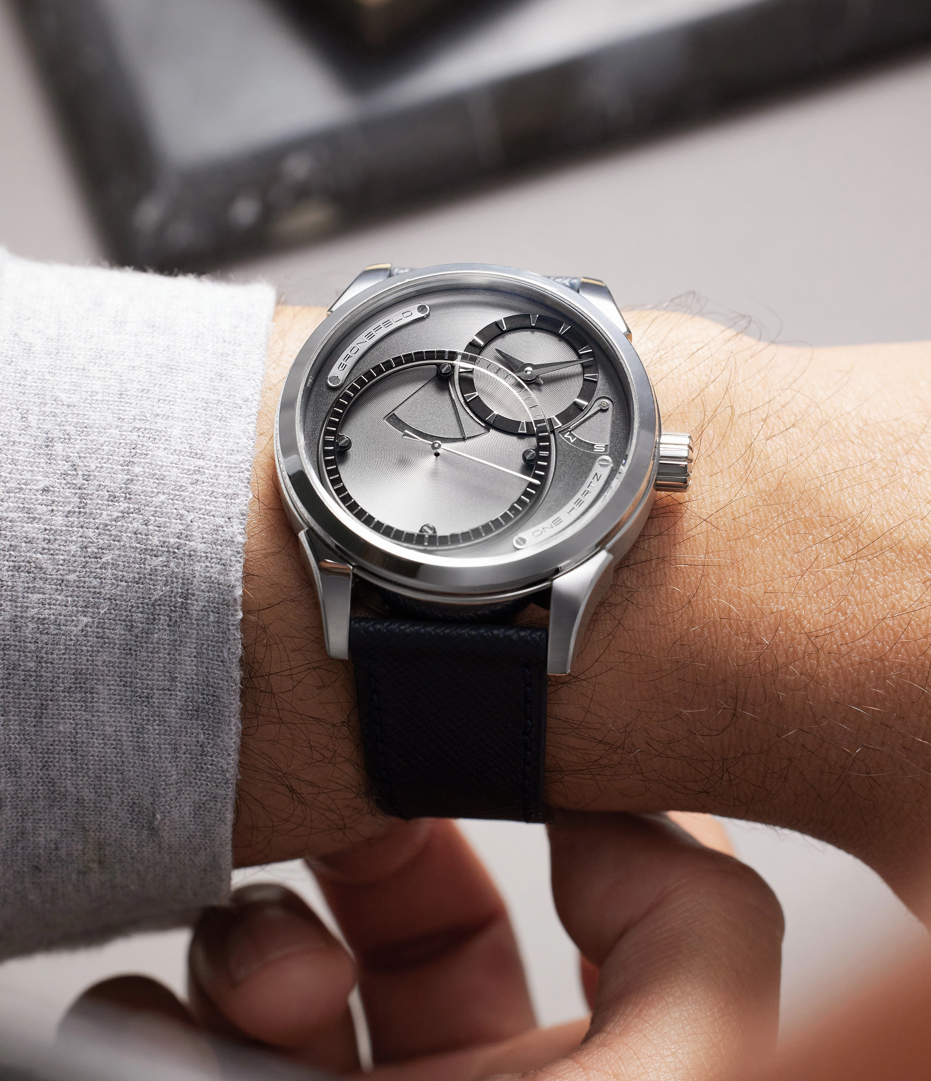 One Hertz 1912 | Stainless Steel