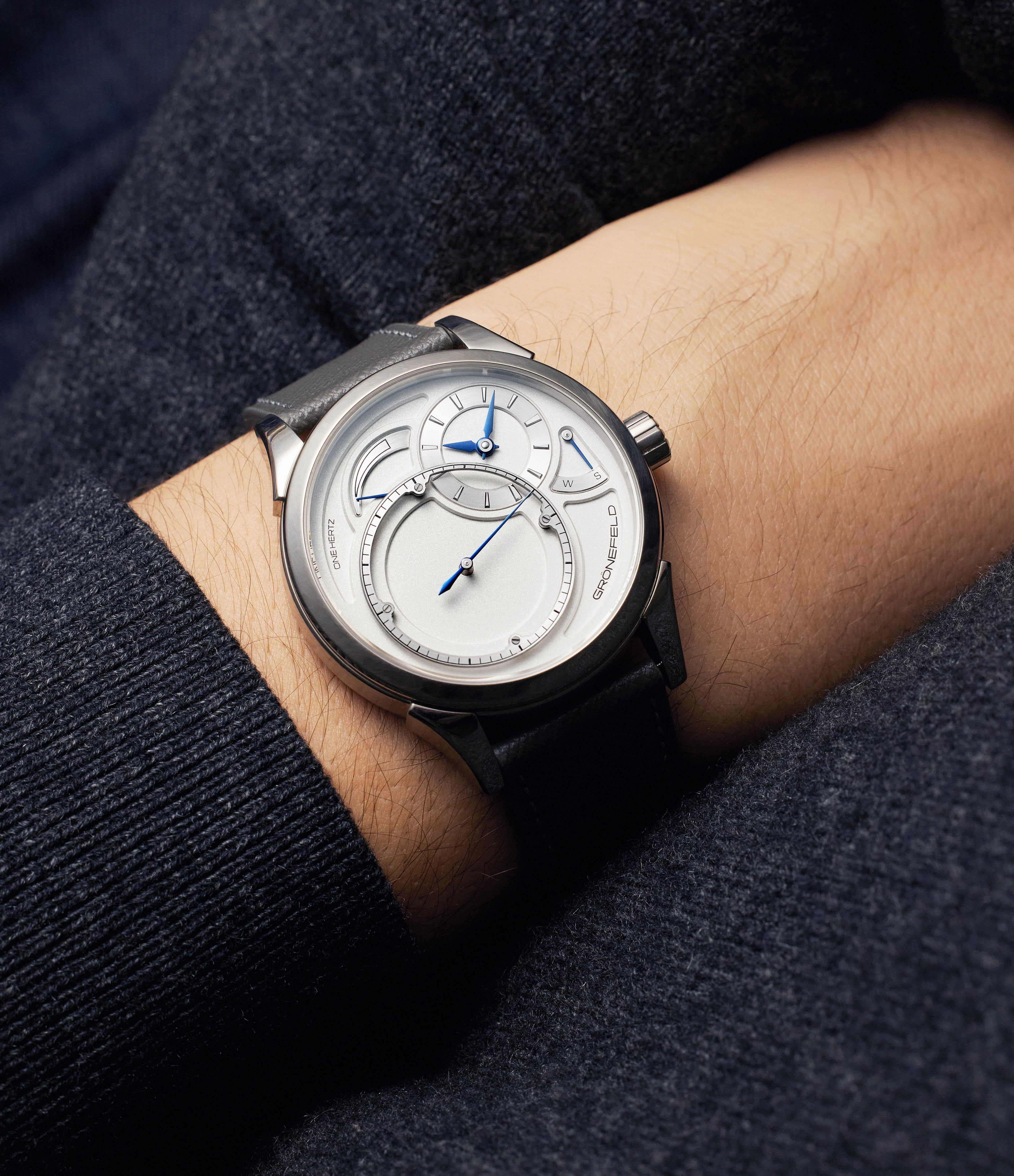 One Hertz Classic | Titanium