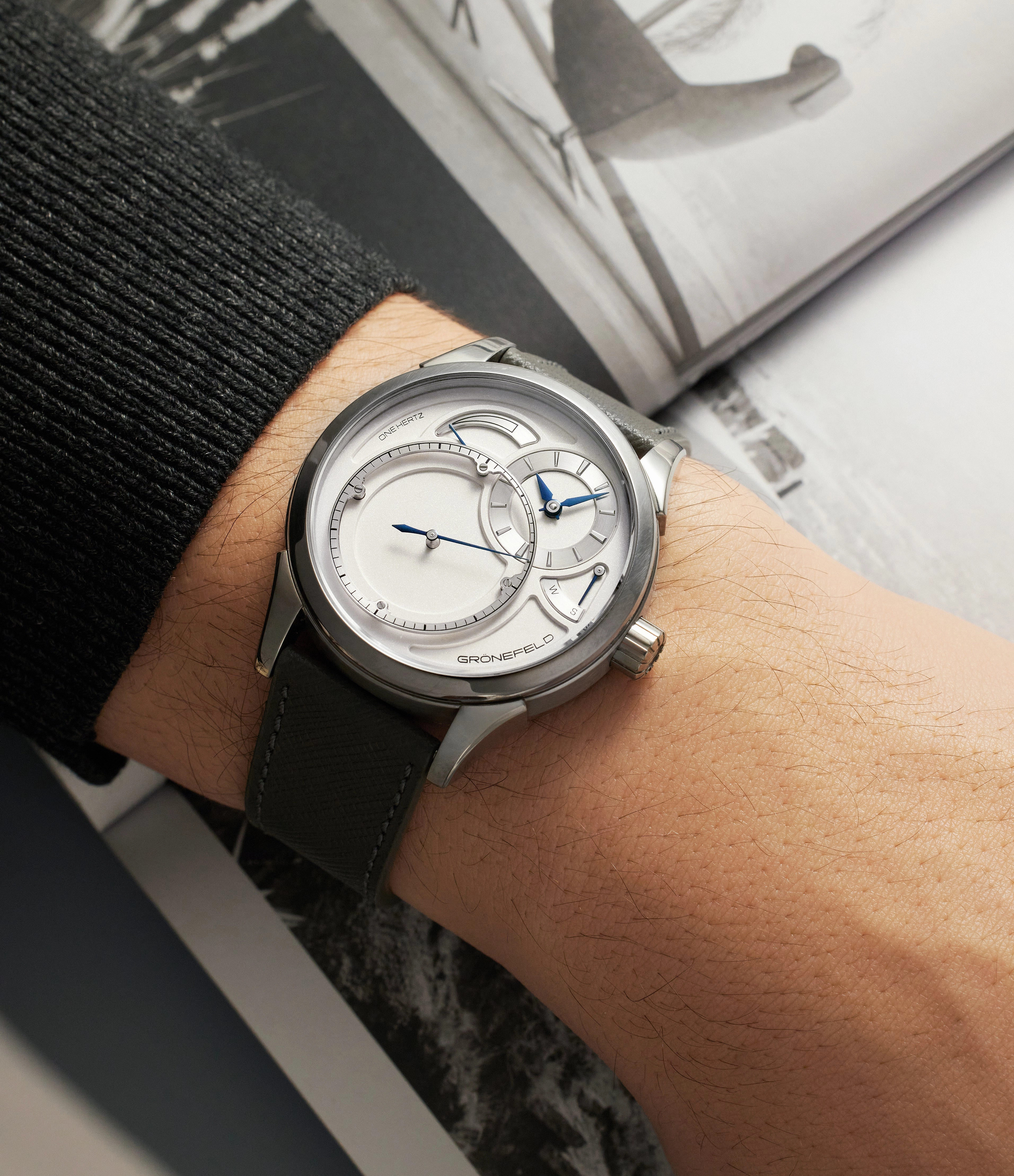 One Hertz Classic | Titanium