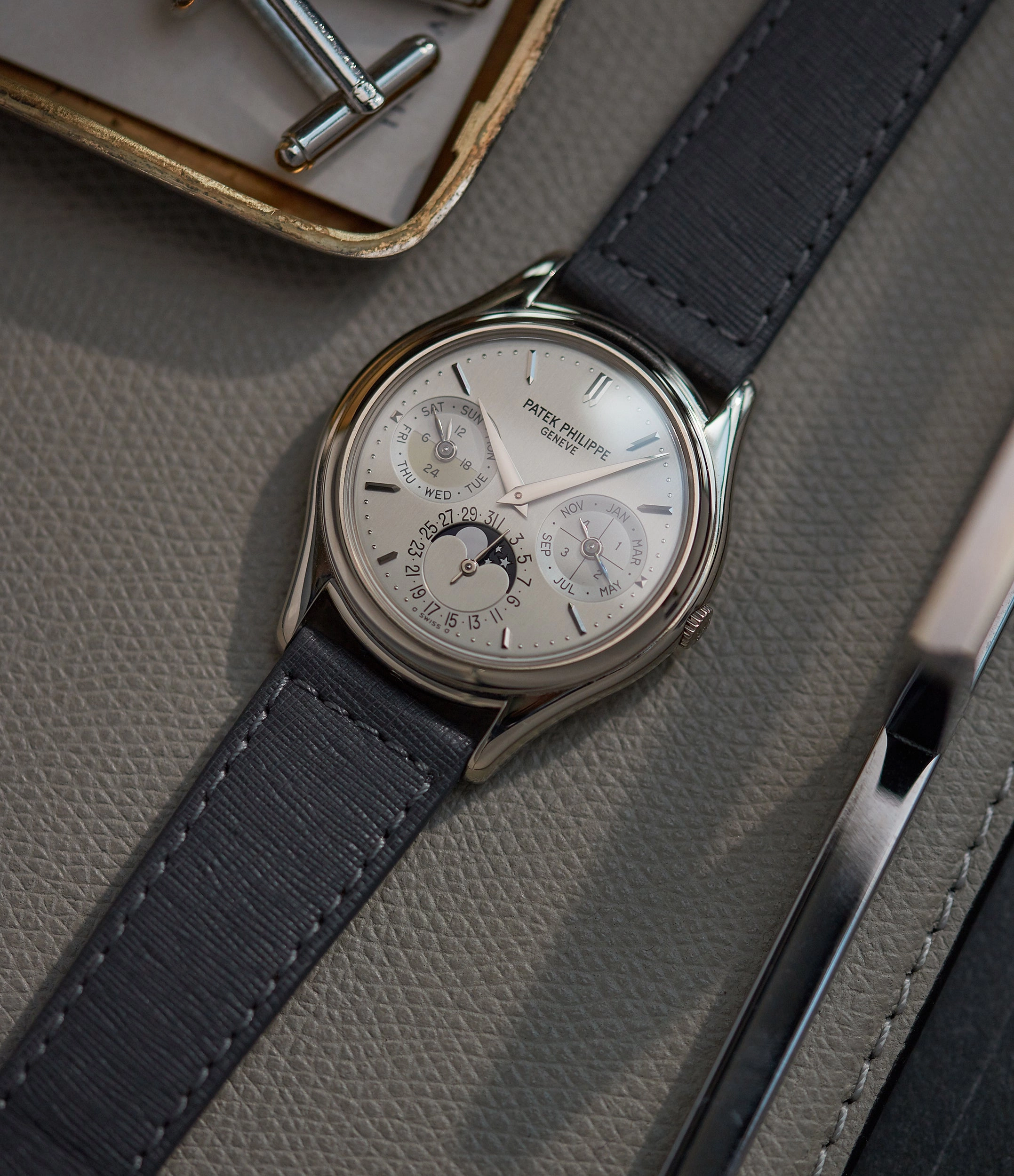 Perpetual Calendar 3940G | Grey Gold
