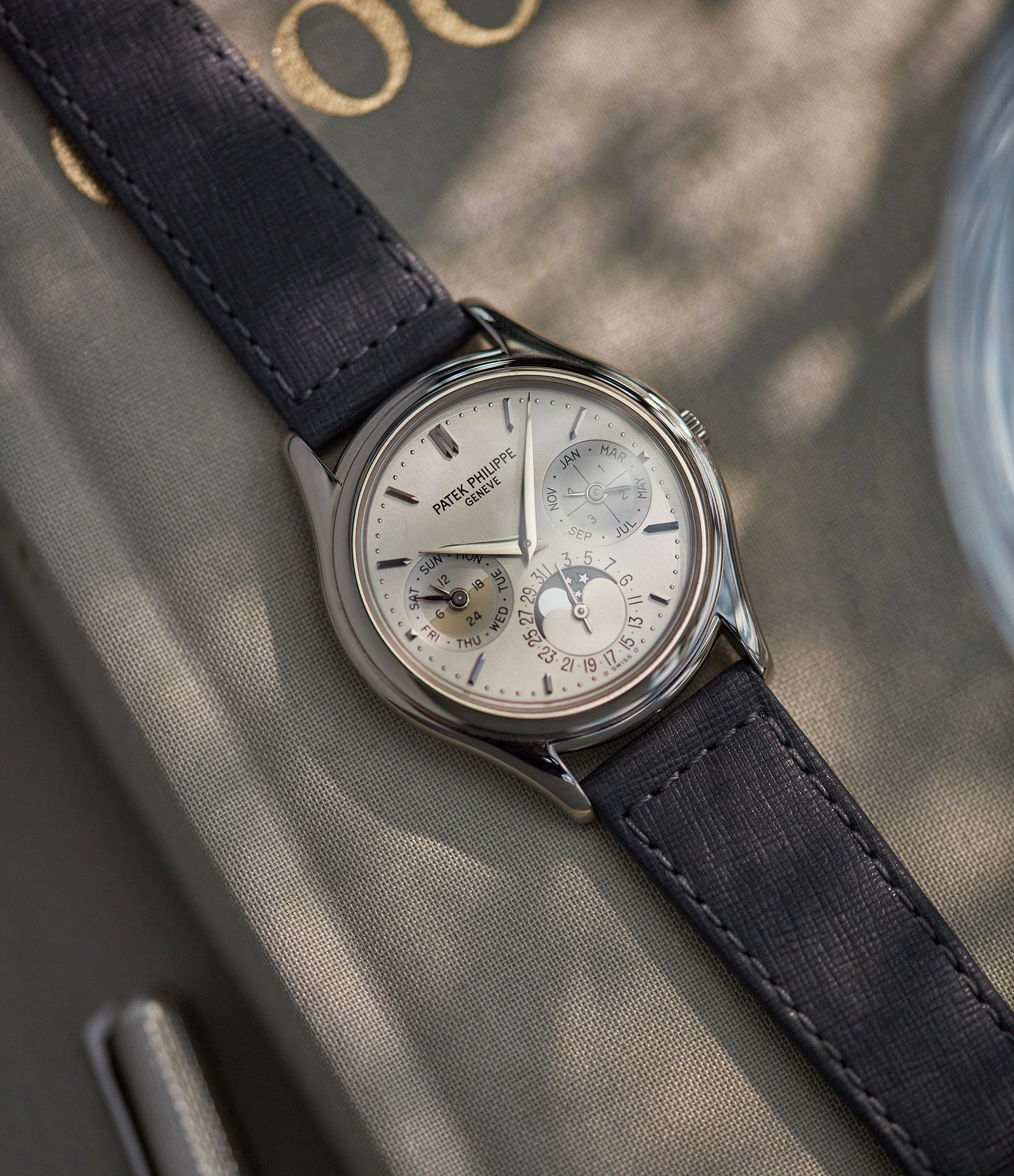Perpetual Calendar 3940G | Grey Gold