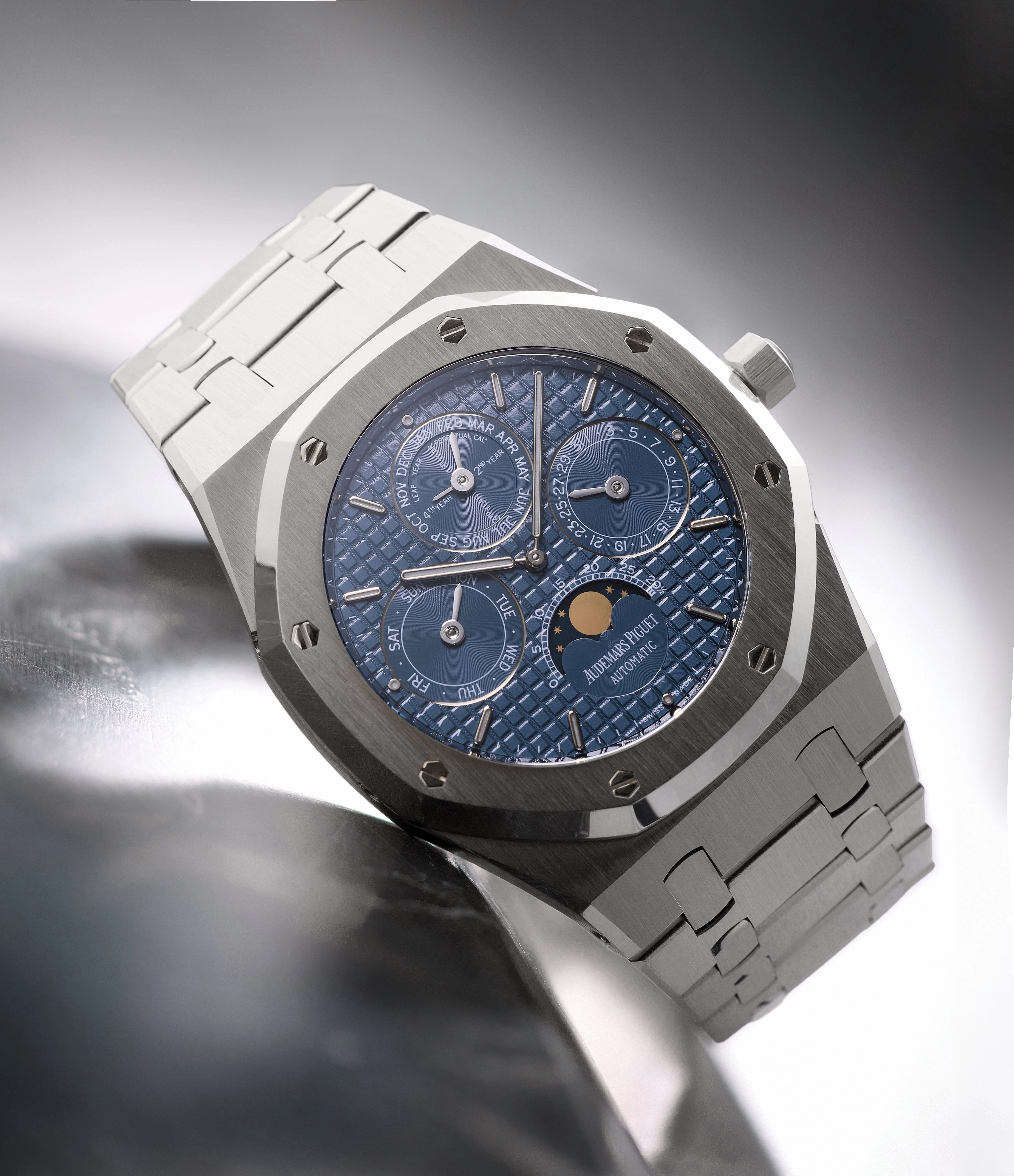 Perpetual Calendar | 25820ST | Stainless Steel