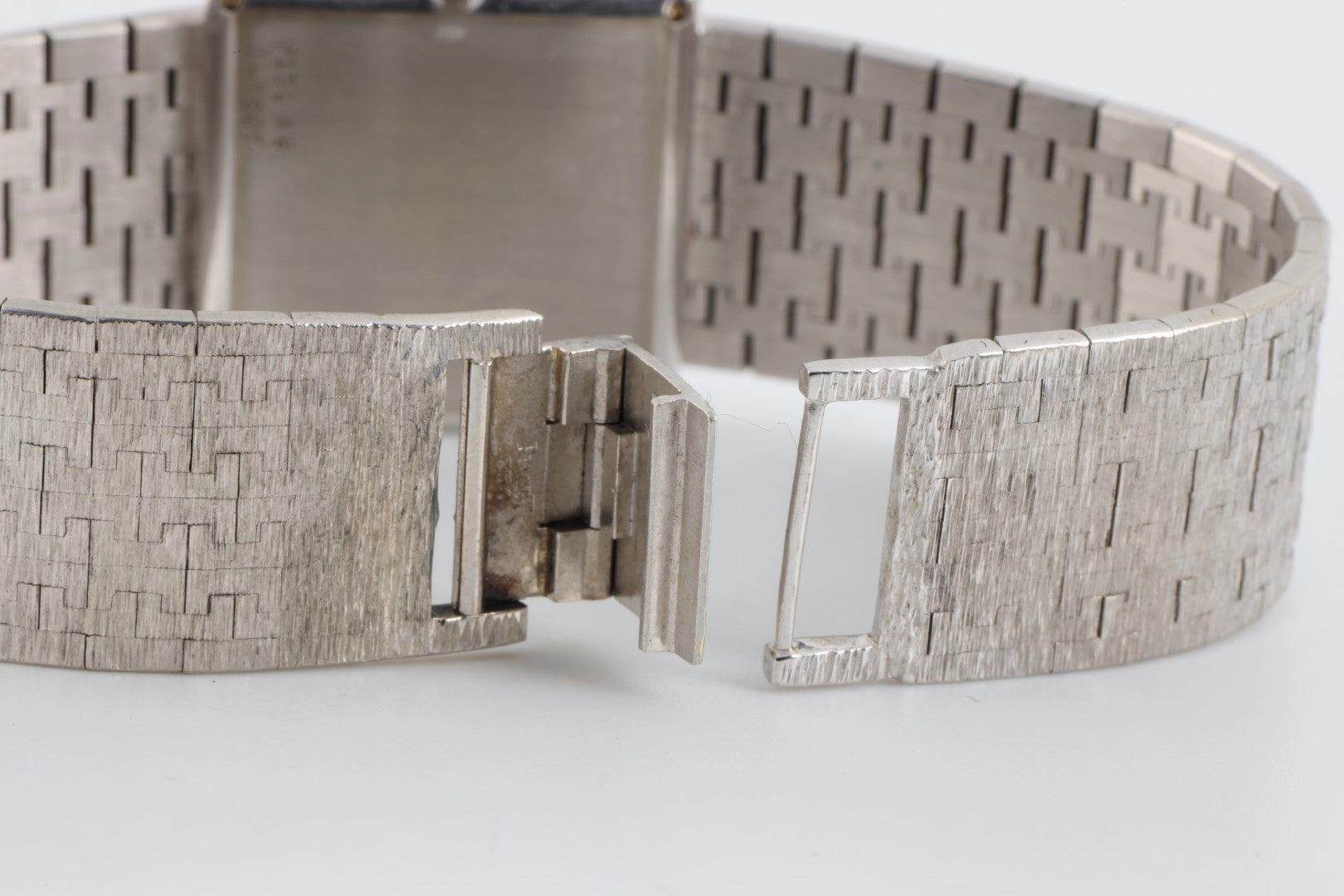 Piaget 18k White Gold 23mm Ladies Watch (70.08g.)