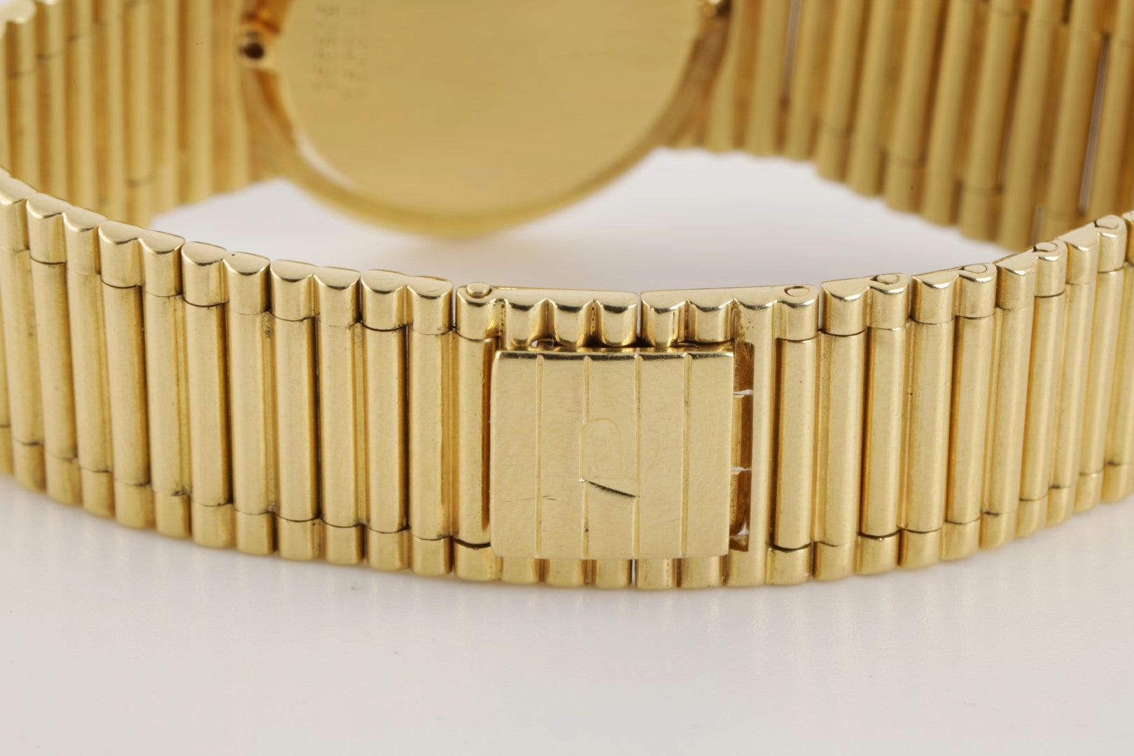 Piaget 98120G1 18k Yellow Gold 27mm Ladies Watch (62.02g.)