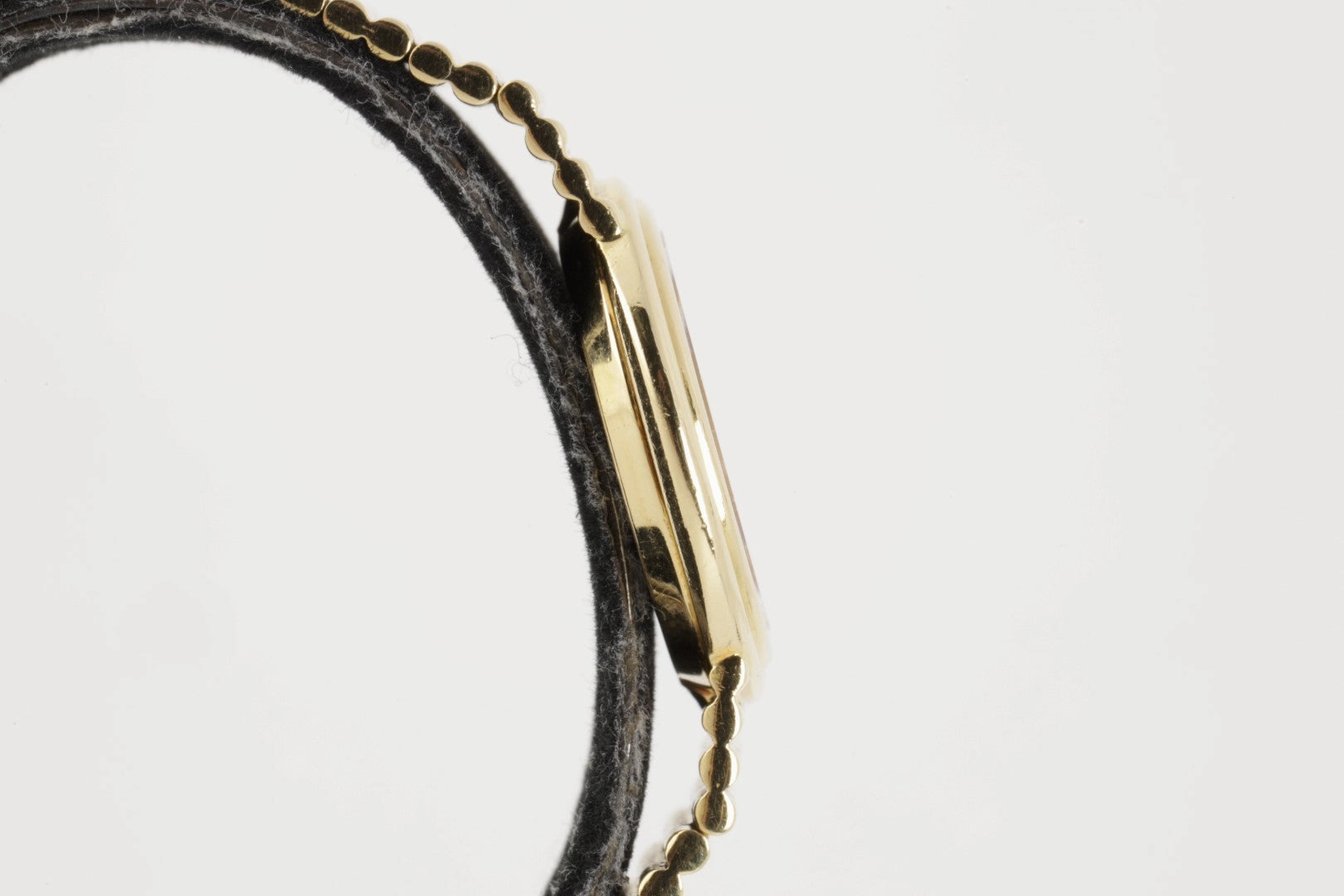 Piaget 98120G1 18k Yellow Gold 27mm Ladies Watch (62.02g.)
