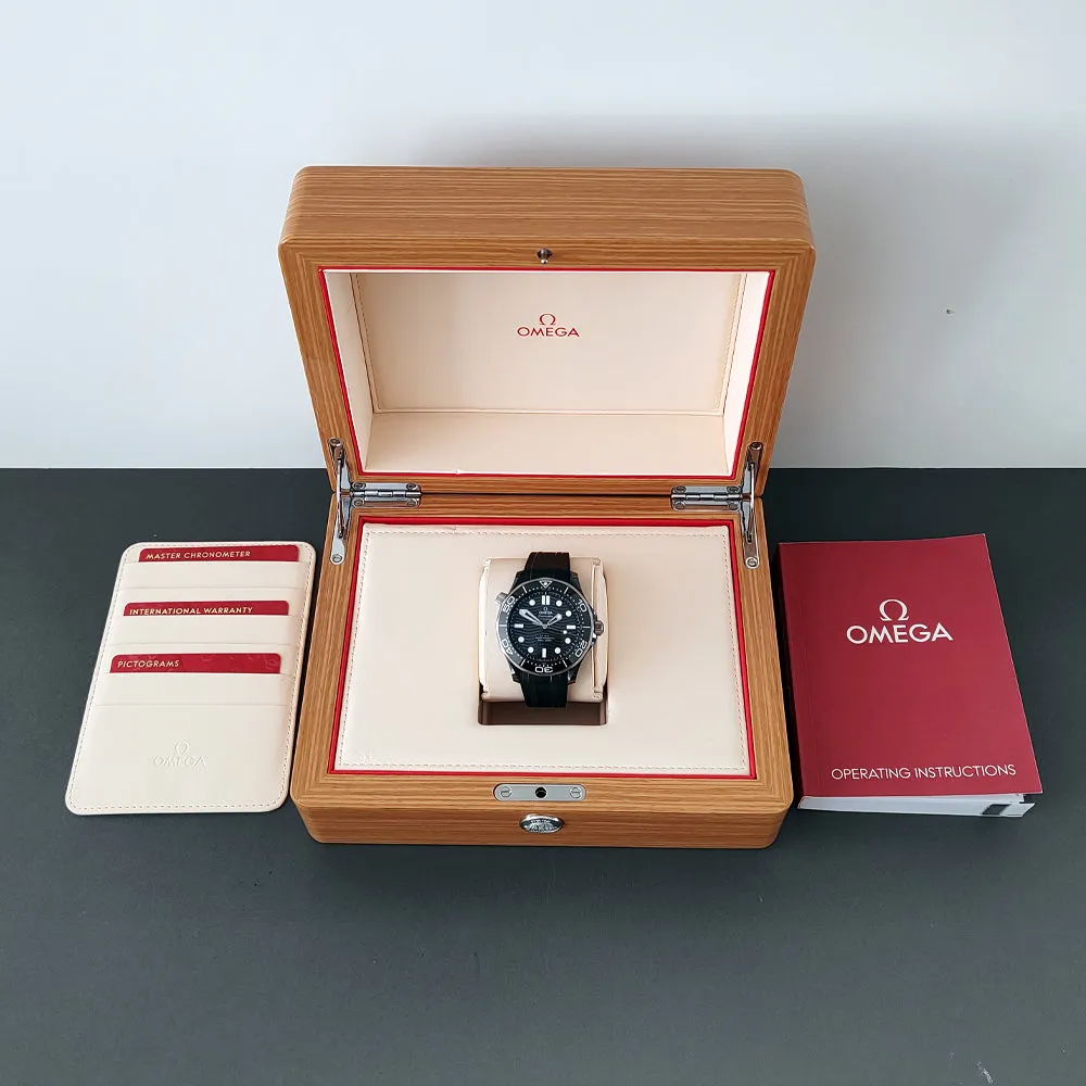Pre-Owned OMEGA Seamaster 300 210.92.44.20.01.001 2022 Watch