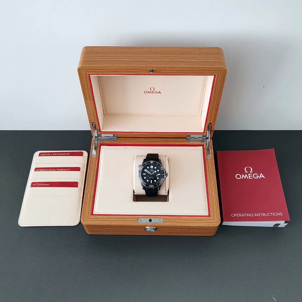 Pre-Owned OMEGA Seamaster 300 210.92.44.20.01.001 2022 Watch