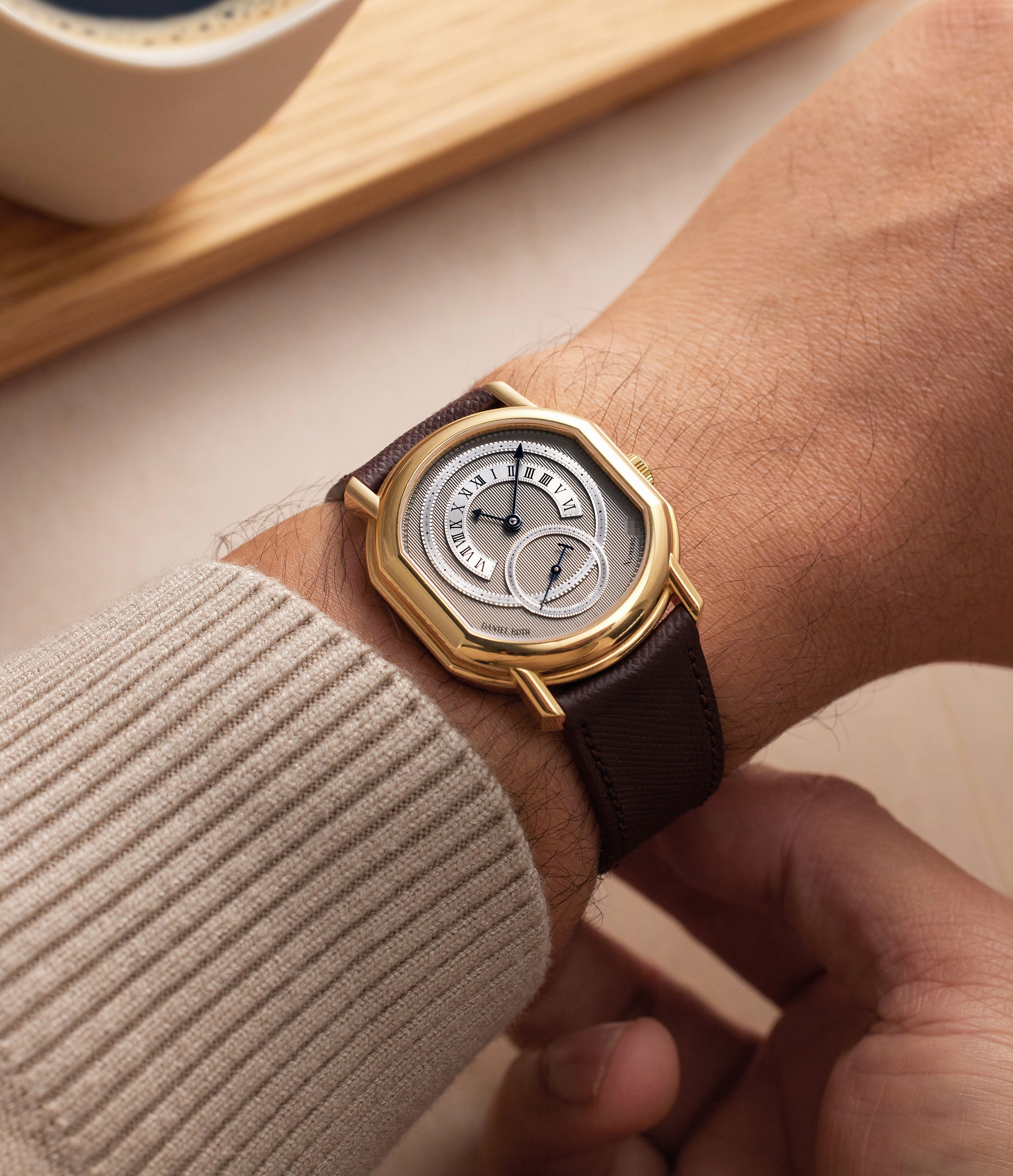 Retrograde 2127 | Yellow Gold