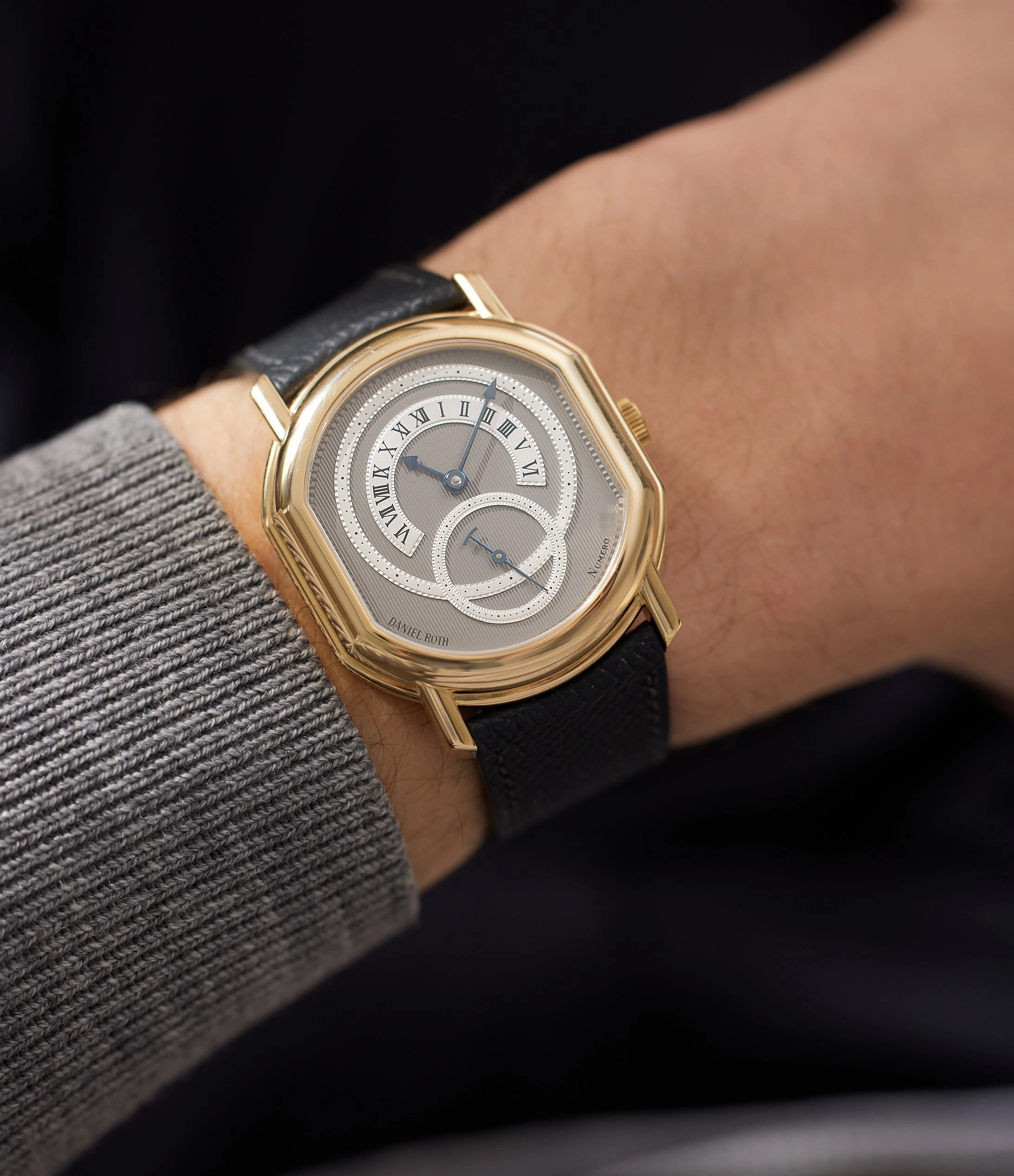 Retrograde 2127 | Yellow Gold