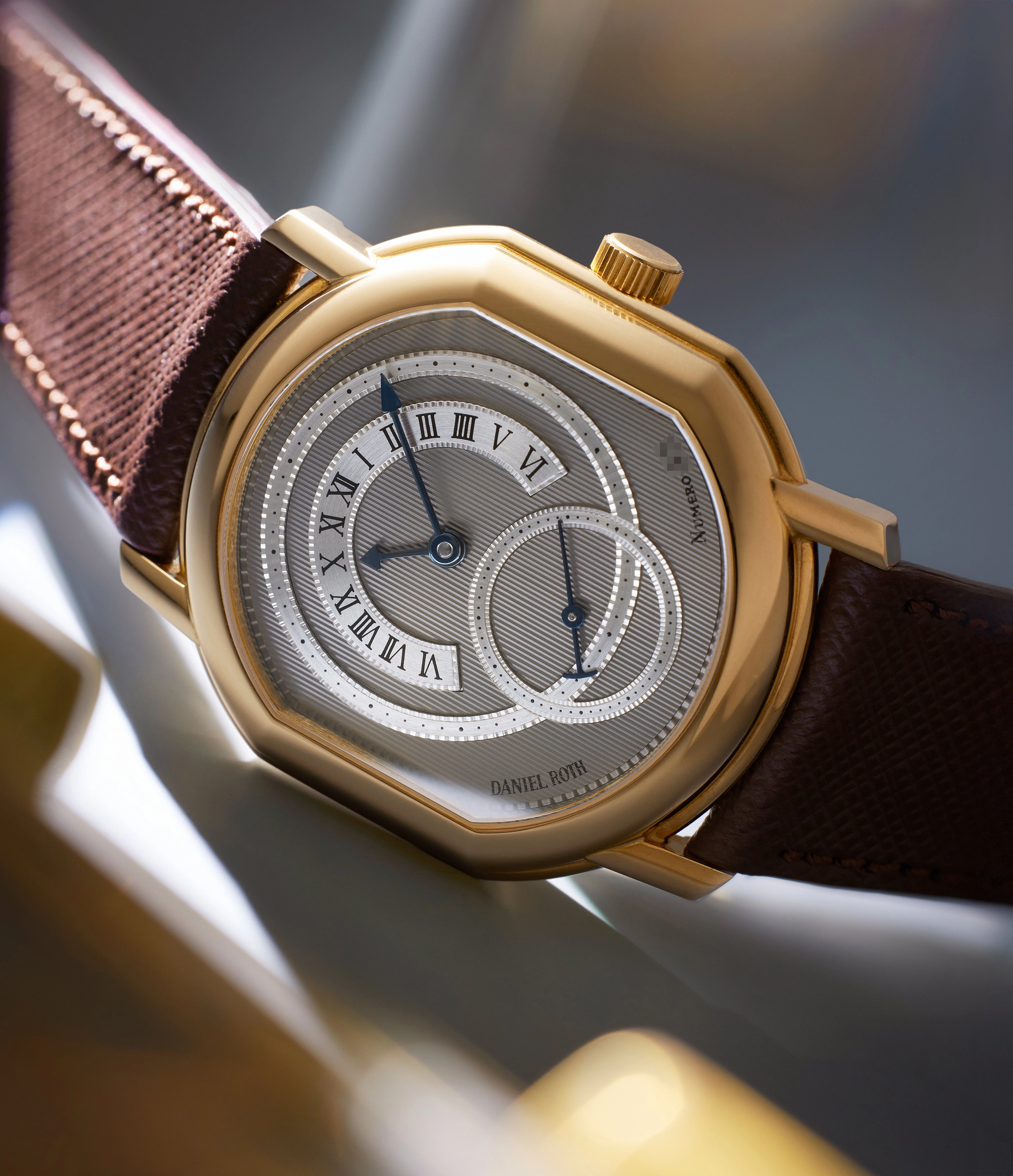 Retrograde 2127 | Yellow Gold